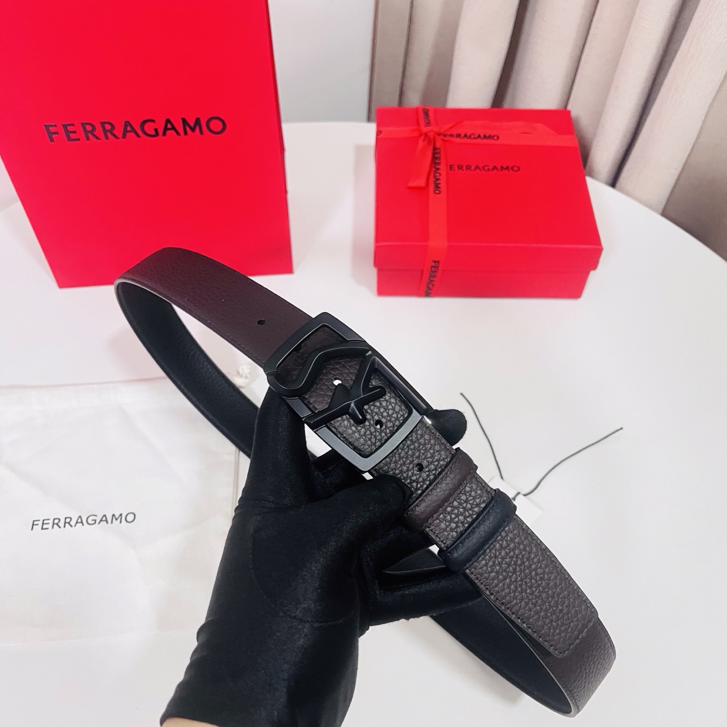 Ferragamo，菲拉格慕 ，宽度3.5cm 高级定制款男士皮带 黑咖双面进口牛皮 可双面使用 自行选