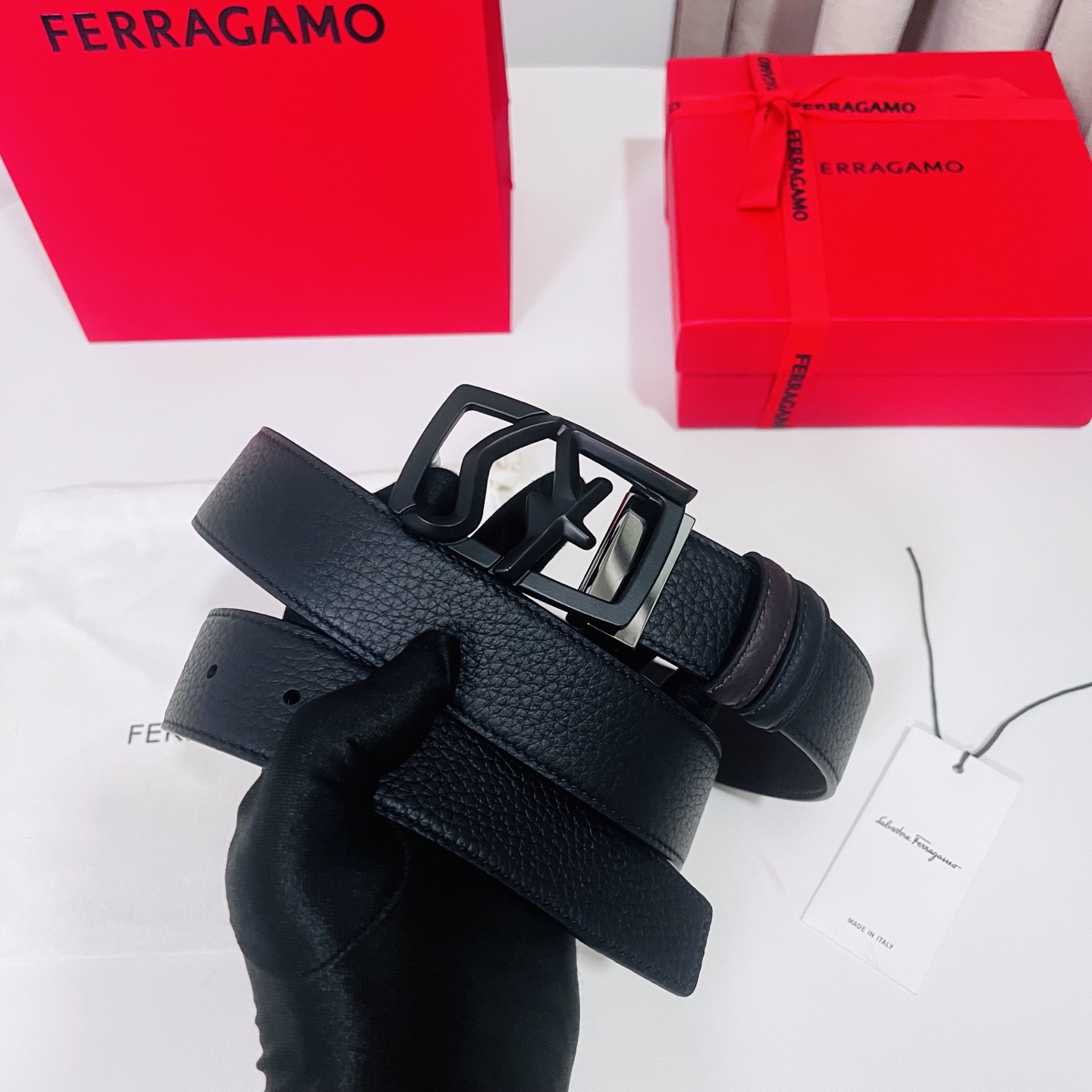 Ferragamo，菲拉格慕 ，宽度3.5cm 高级定制款男士皮带 黑咖双面进口牛皮 可双面使用 自行选