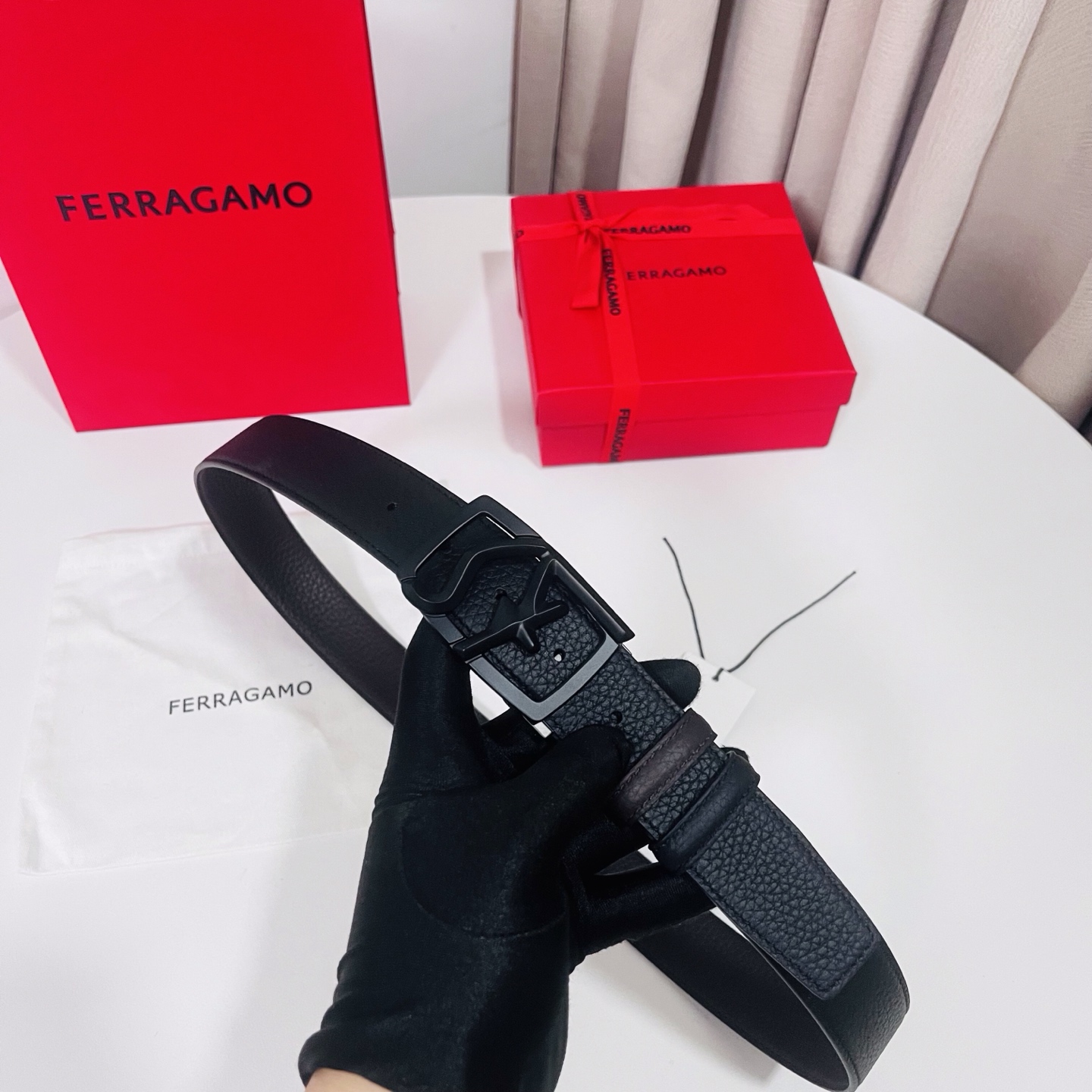 Ferragamo，菲拉格慕 ，宽度3.5cm 高级定制款男士皮带 黑咖双面进口牛皮 可双面使用 自行选
