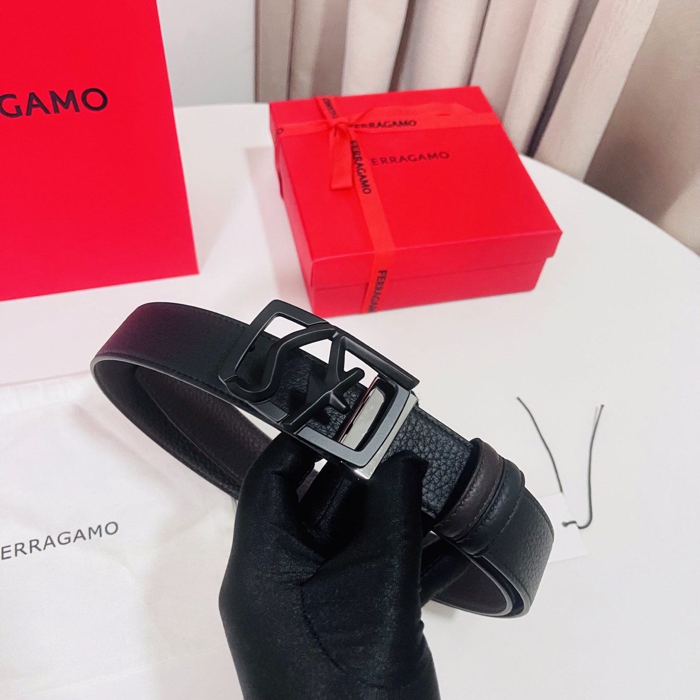 Ferragamo，菲拉格慕 ，宽度3.5cm 高级定制款男士皮带 黑咖双面进口牛皮 可双面使用 自行选