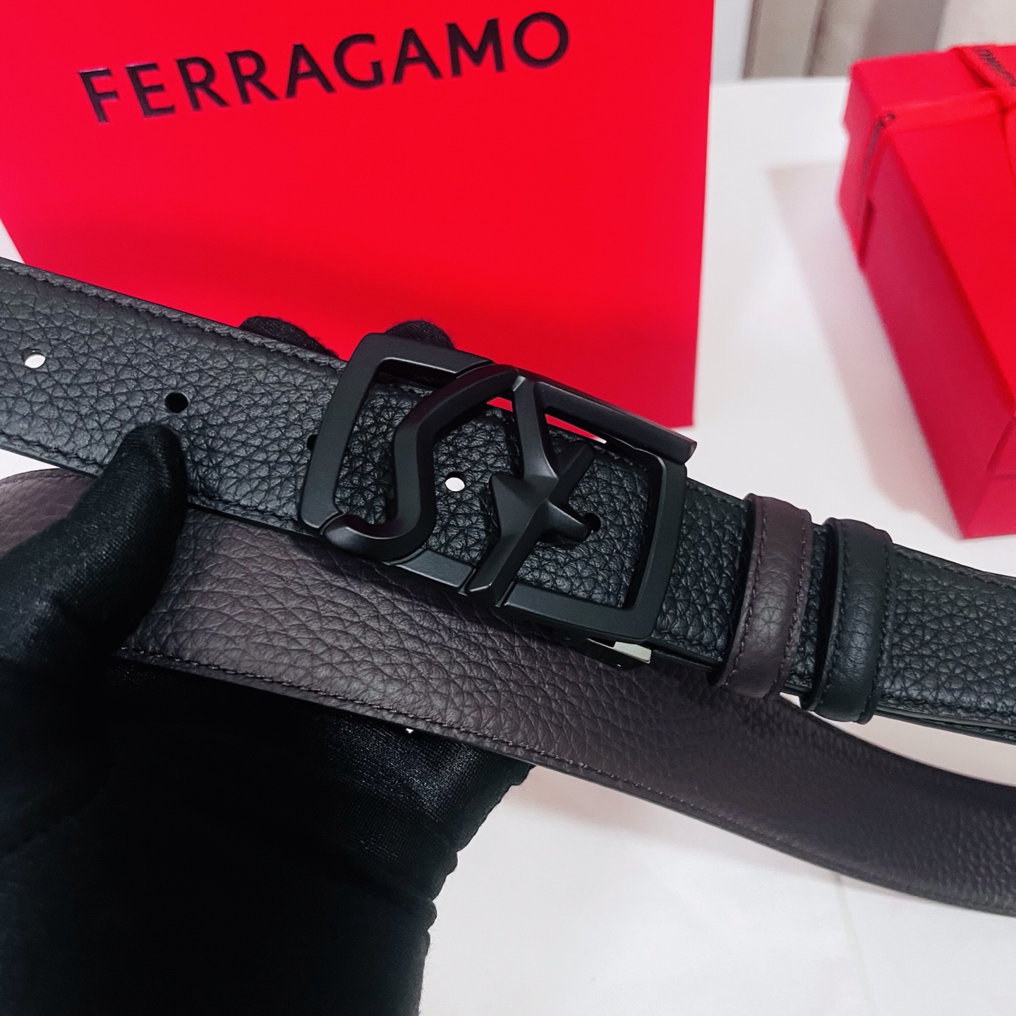 Ferragamo，菲拉格慕 ，宽度3.5cm 高级定制款男士皮带 黑咖双面进口牛皮 可双面使用 自行选