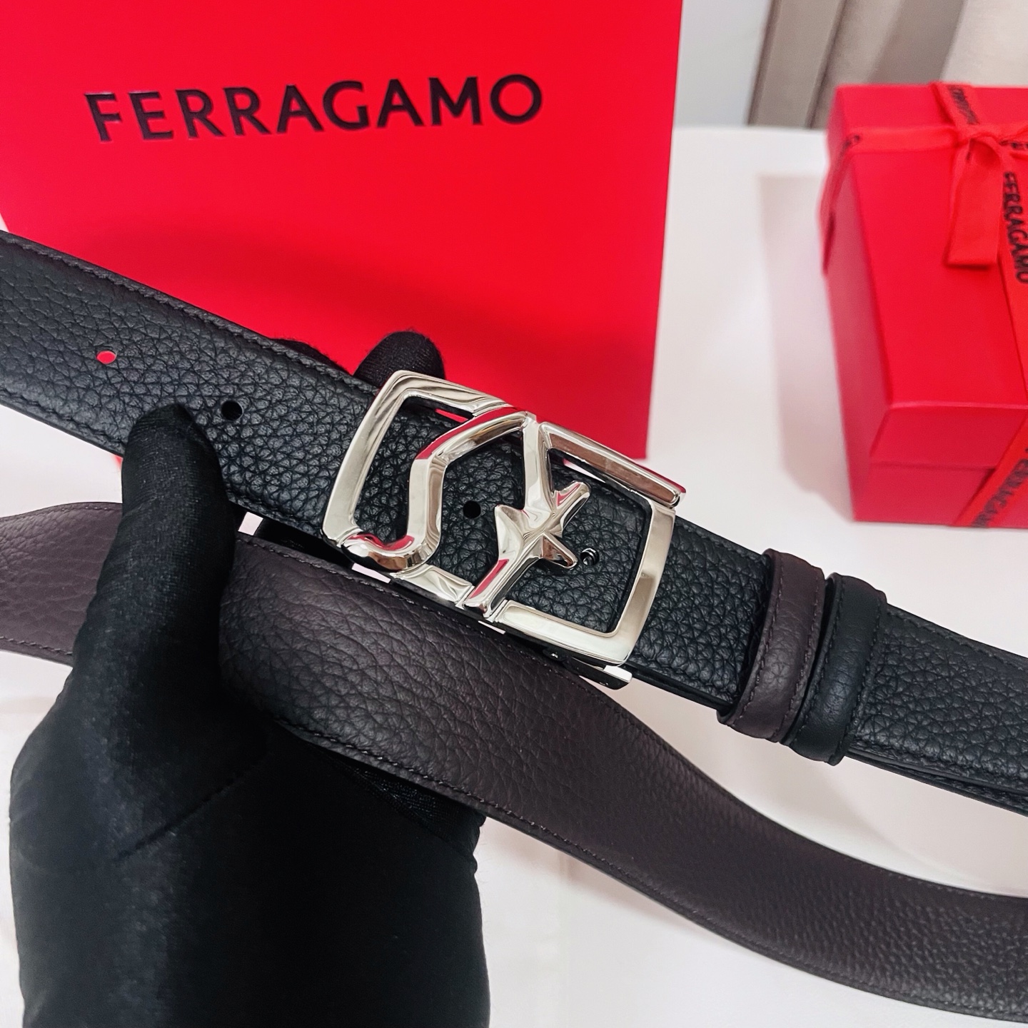 Ferragamo，菲拉格慕 ，宽度3.5cm 高级定制款男士皮带 黑咖双面进口牛皮 可双面使用 自行选