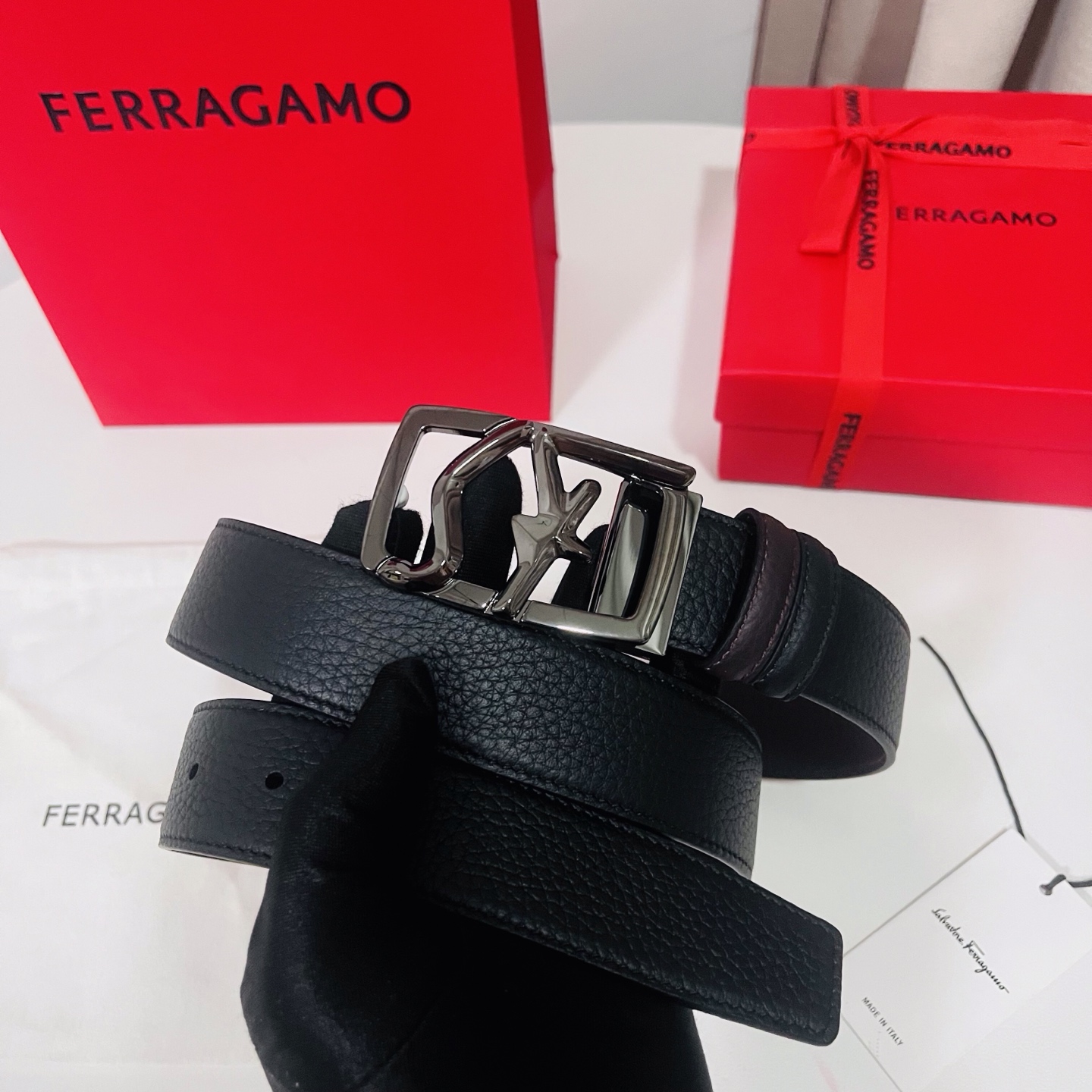 Ferragamo，菲拉格慕 ，宽度3.5cm 高级定制款男士皮带 黑咖双面进口牛皮 可双面使用 自行选