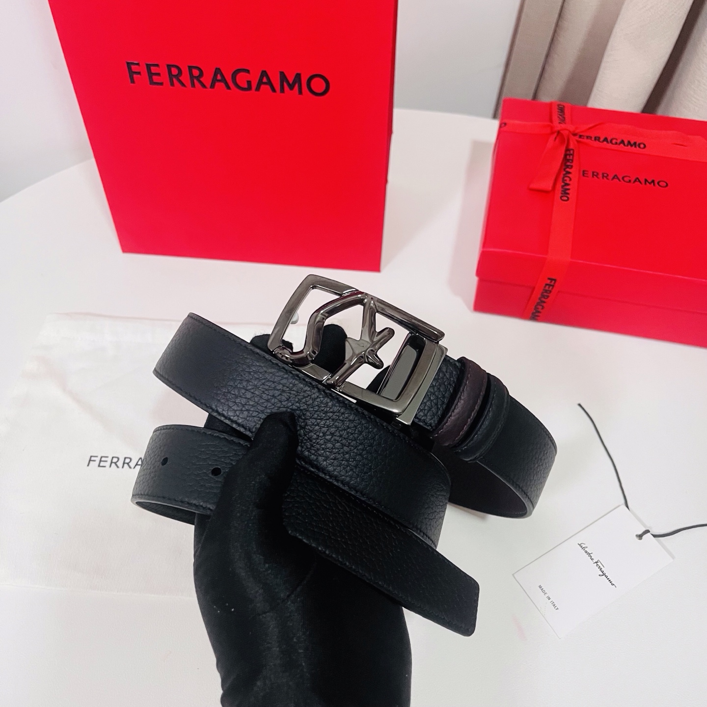 Ferragamo，菲拉格慕 ，宽度3.5cm 高级定制款男士皮带 黑咖双面进口牛皮 可双面使用 自行选
