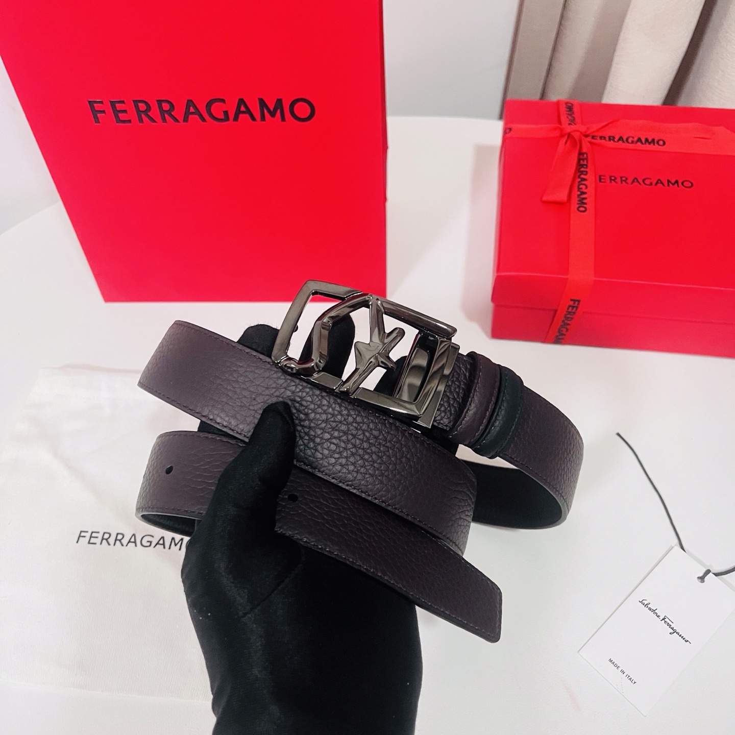 Ferragamo，菲拉格慕 ，宽度3.5cm 高级定制款男士皮带 黑咖双面进口牛皮 可双面使用 自行选