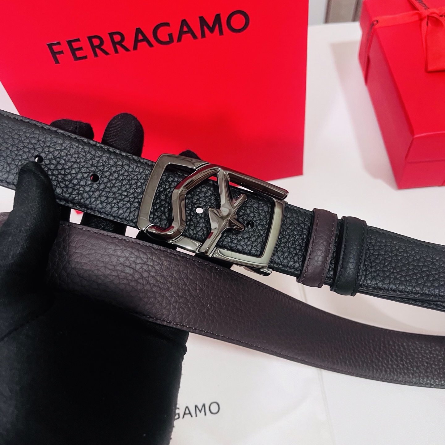 Ferragamo，菲拉格慕 ，宽度3.5cm 高级定制款男士皮带 黑咖双面进口牛皮 可双面使用 自行选