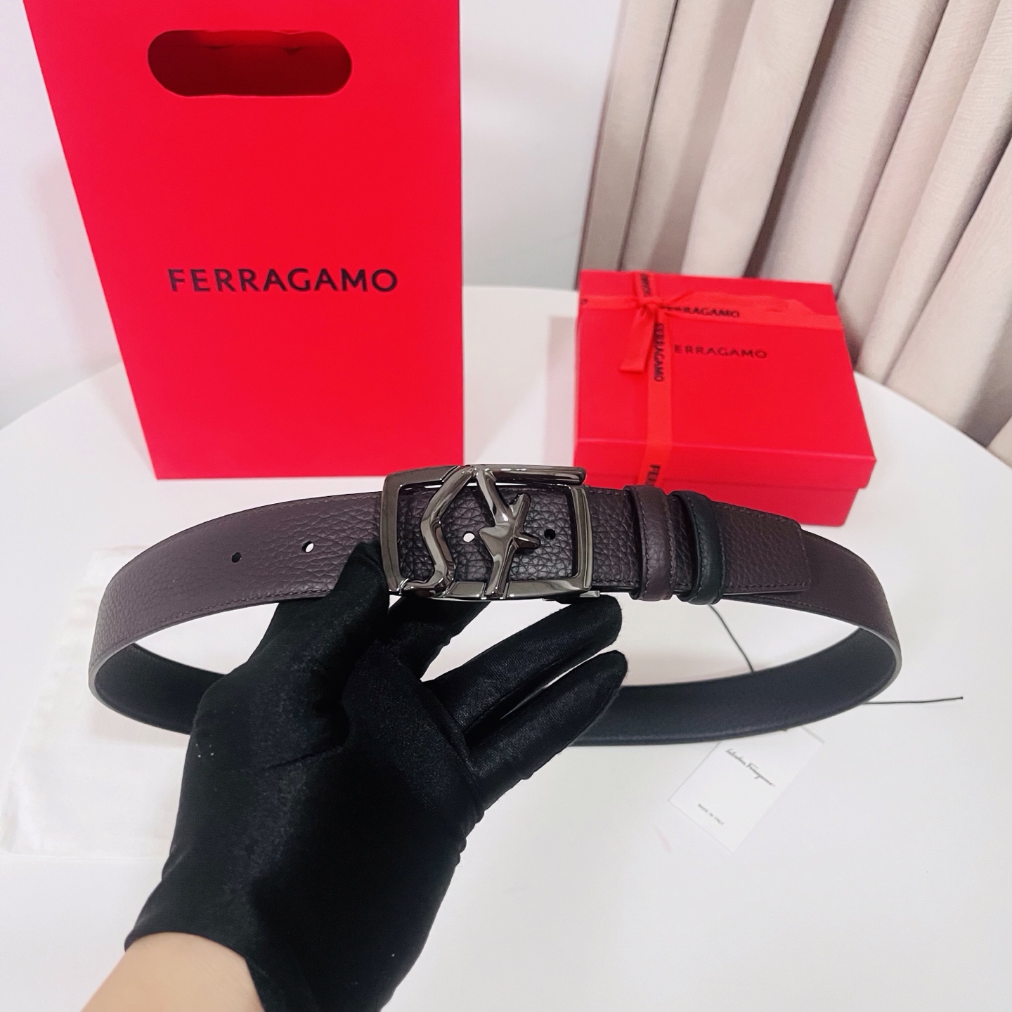 Ferragamo，菲拉格慕 ，宽度3.5cm 高级定制款男士皮带 黑咖双面进口牛皮 可双面使用 自行选