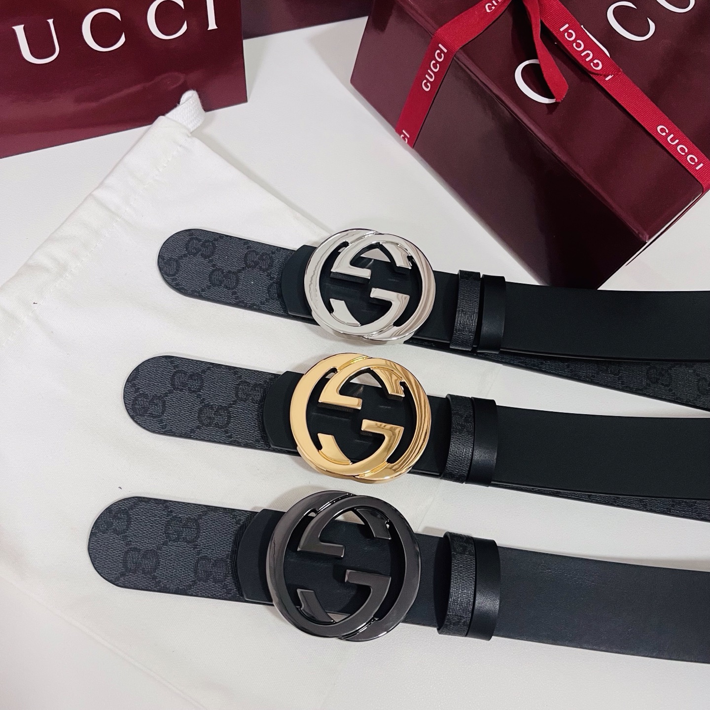 新款 Generation Gucci古驰世代系列深入探索品牌的典藏元素，将不同世代的设计融合为统一的美