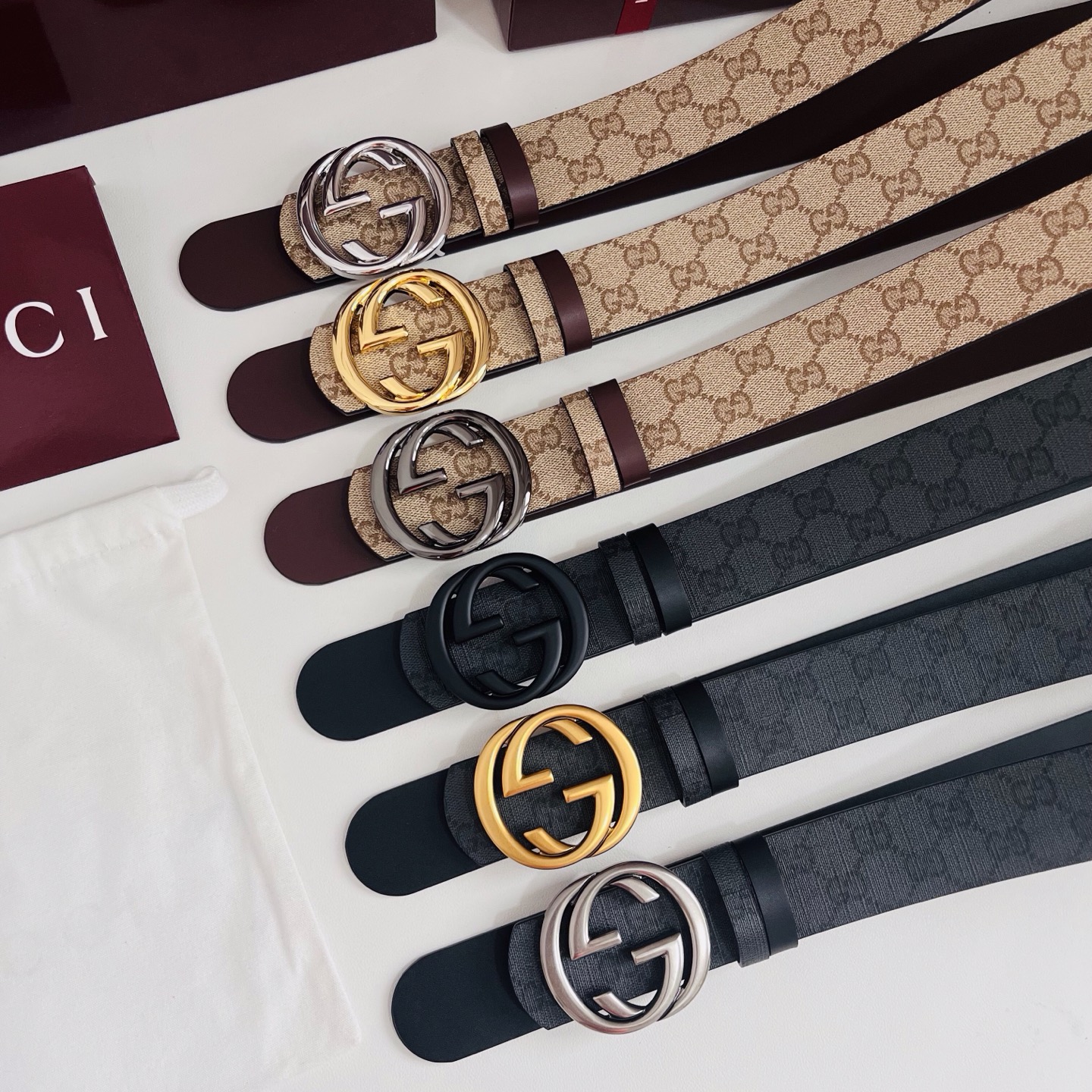 新款 Generation Gucci古驰世代系列深入探索品牌的典藏元素，将不同世代的设计融合为统一的美