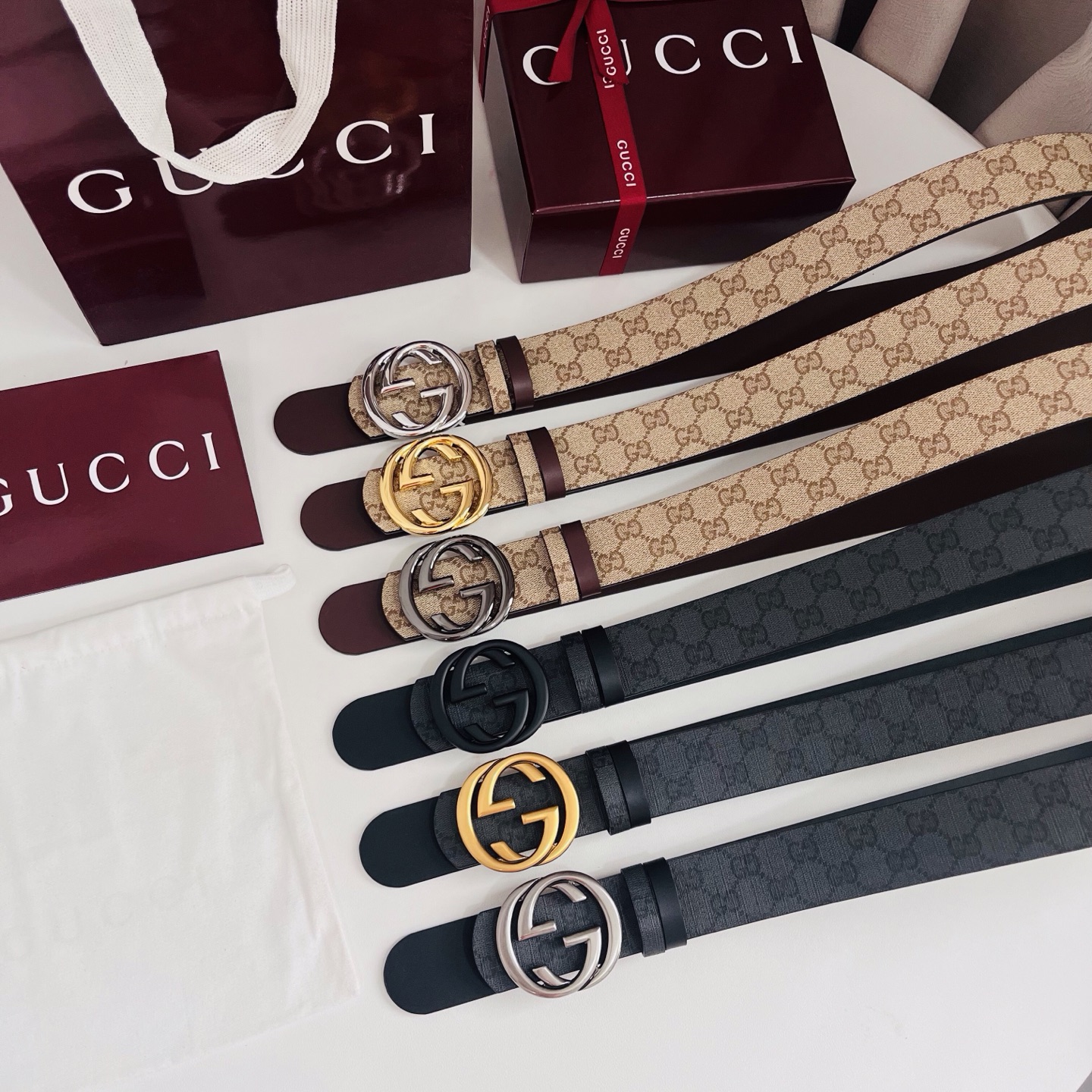 NO:882608,Original order The new Generation Gucci Gucci Generation series delves into the brand's archive elements, blending the designs of different generations into a unified aesthetic narrative. This double-sided belt is equipped with the iconic interlocking Double G buckle, and the modified silhouette adds a unique simple style to the design, 4.0cm, belt, gucci, gucci19860909原单 新款 Generation Gucci古驰世代系列深入探索品牌的典藏元素,将不同世代的设计融合为统一的美学叙事.这款双面腰带配有标志性互扣式双G带扣,经过修饰的轮廓为设计增添了独特的简约风格,4.0cm,皮带,gucci,gucci,Belt