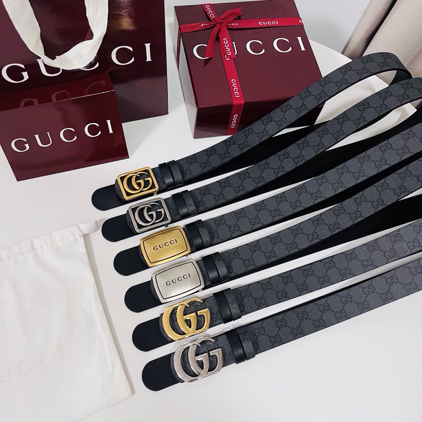 新款 Generation Gucci古驰世代系列深入探索品牌的典藏元素，将不同世代的设计融合为统一的美