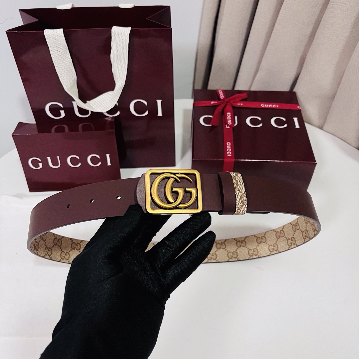 新款 Generation Gucci 深入探索品牌的典藏元素，将不同世代的设计融合成一种美学叙事。男士