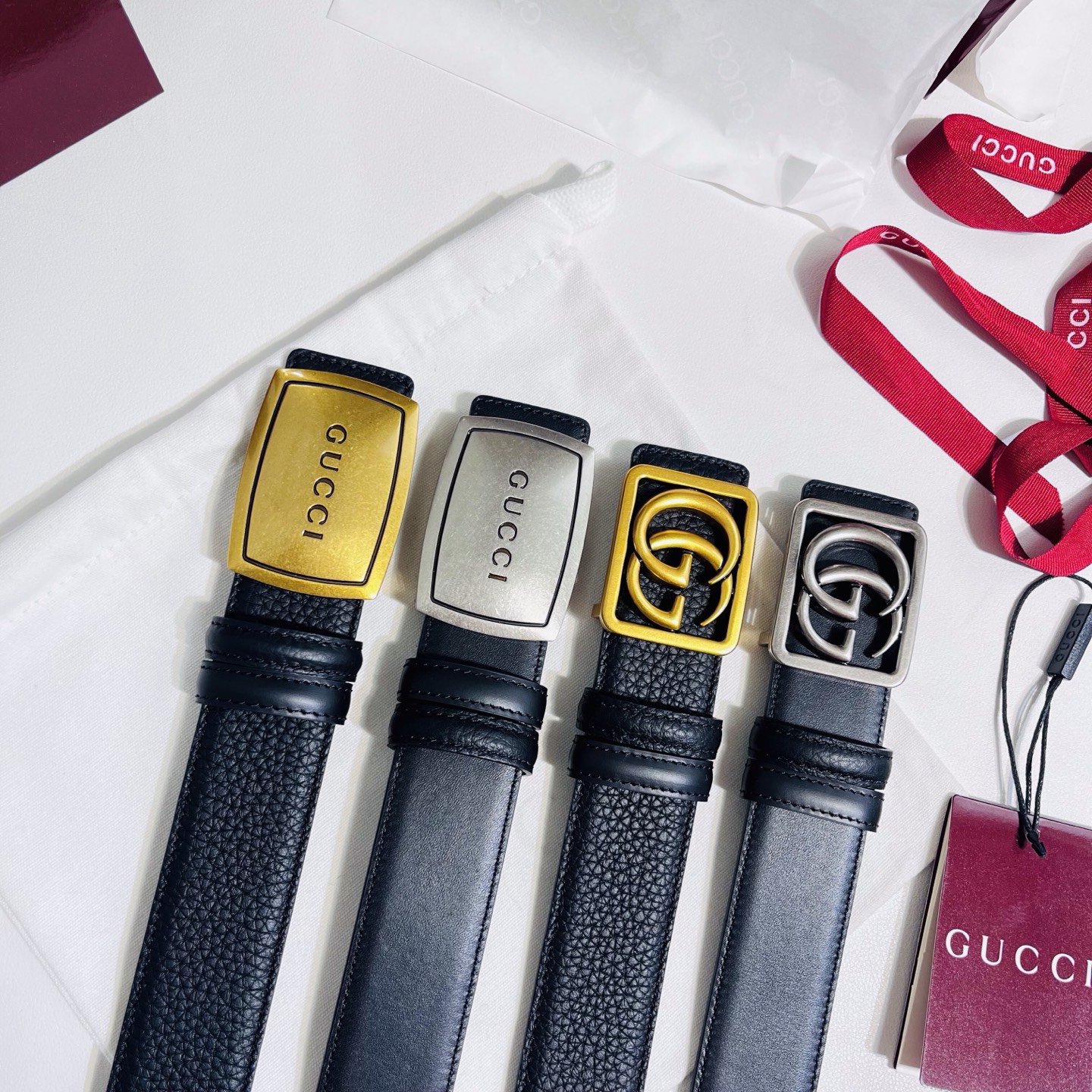 新款 双面用 Generation Gucci 深入探索品牌的典藏元素，将不同世代的设计融合成一种美学叙事。男士腰带以修