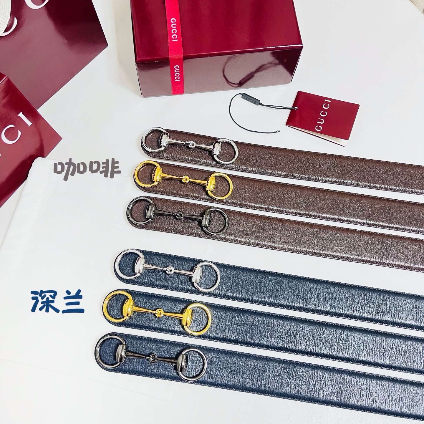 Gucci 新款 Primavera系列通过融合创新与务实的愿景，确立了廓形、质地与材质的新语汇。男士腰带焕新演绎马衔扣