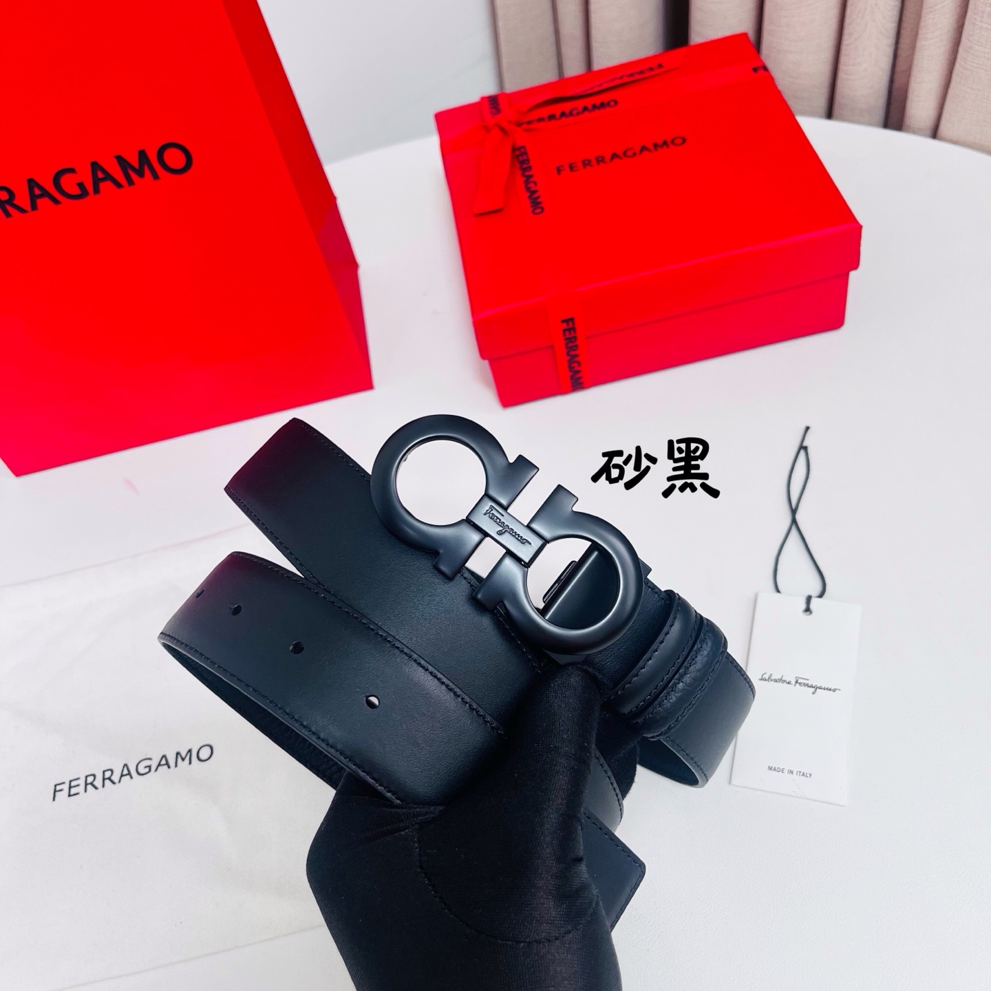 Ferragamo，菲拉格慕 ，宽度3.5cm 高级定制款男士皮带 荔枝皮底双面进口牛皮 可双面使用 自行选择搭配 真材