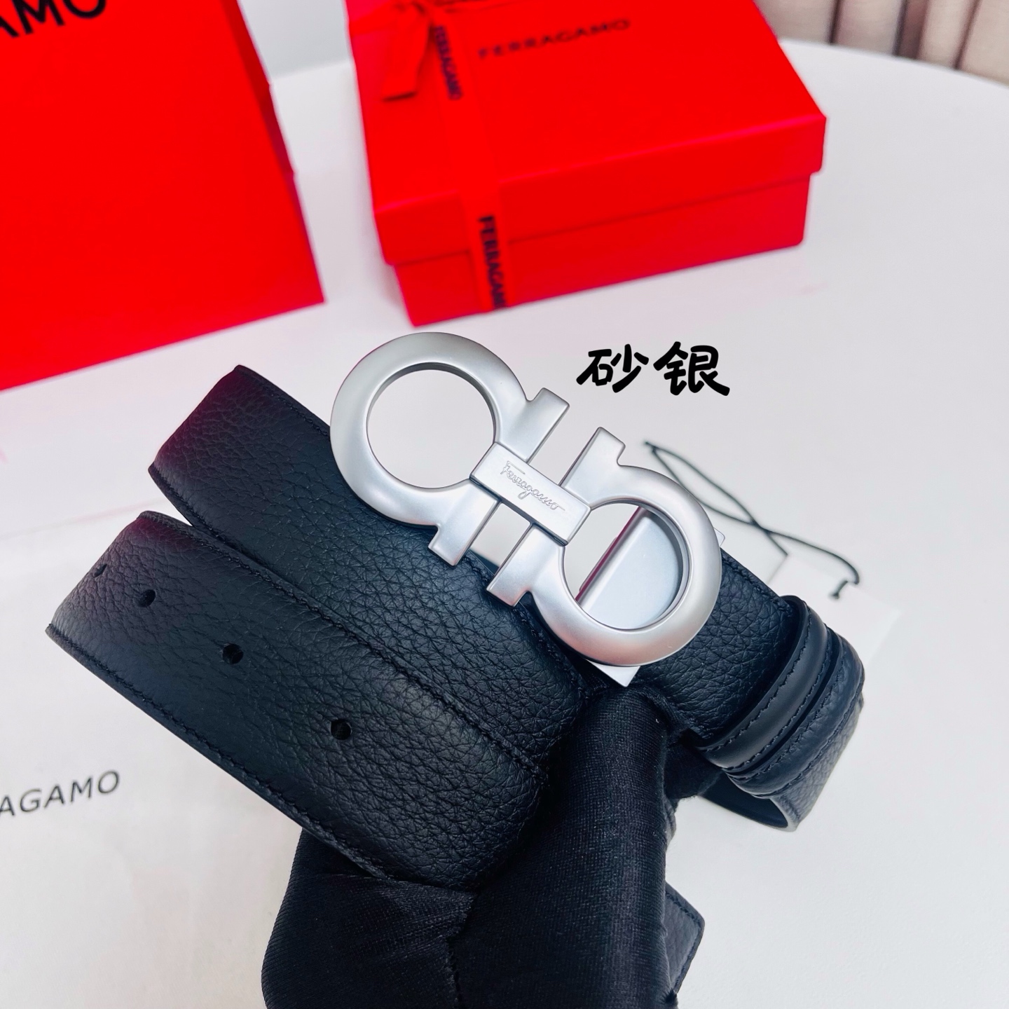 Ferragamo，菲拉格慕 ，宽度3.5cm 高级定制款男士皮带 荔枝皮底双面进口牛皮 可双面使用 自行选择搭配 真材
