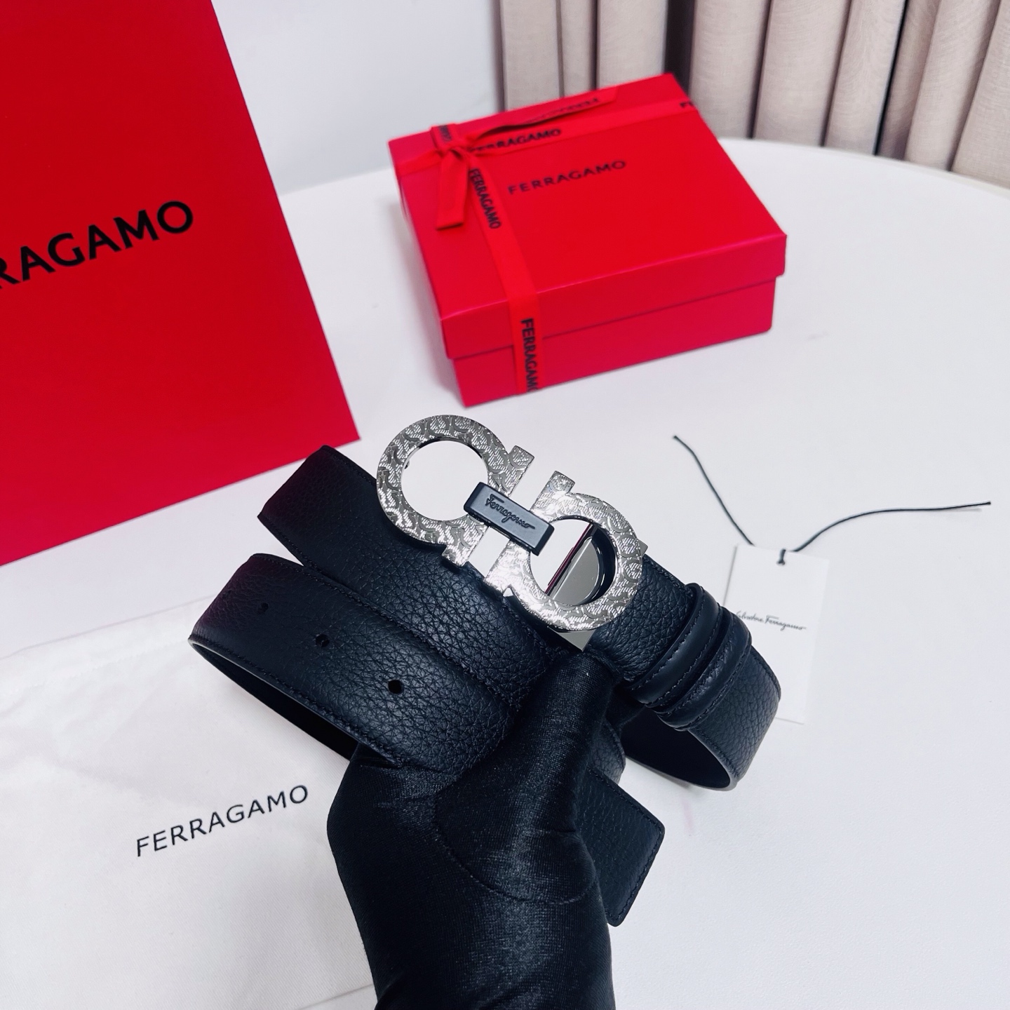 Ferragamo，菲拉格慕 ，宽度3.5cm 高级定制款男士皮带 荔枝皮底双面进口牛皮 可双面使用 自行选择搭配 真材