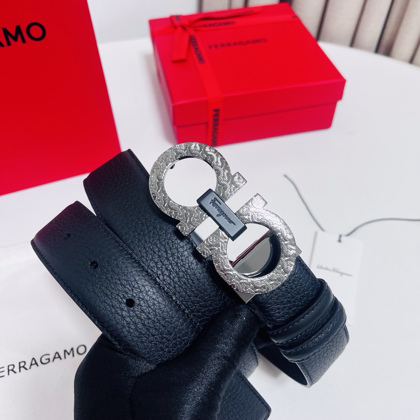 Ferragamo，菲拉格慕 ，宽度3.5cm 高级定制款男士皮带 荔枝皮底双面进口牛皮 可双面使用 自行选择搭配 真材