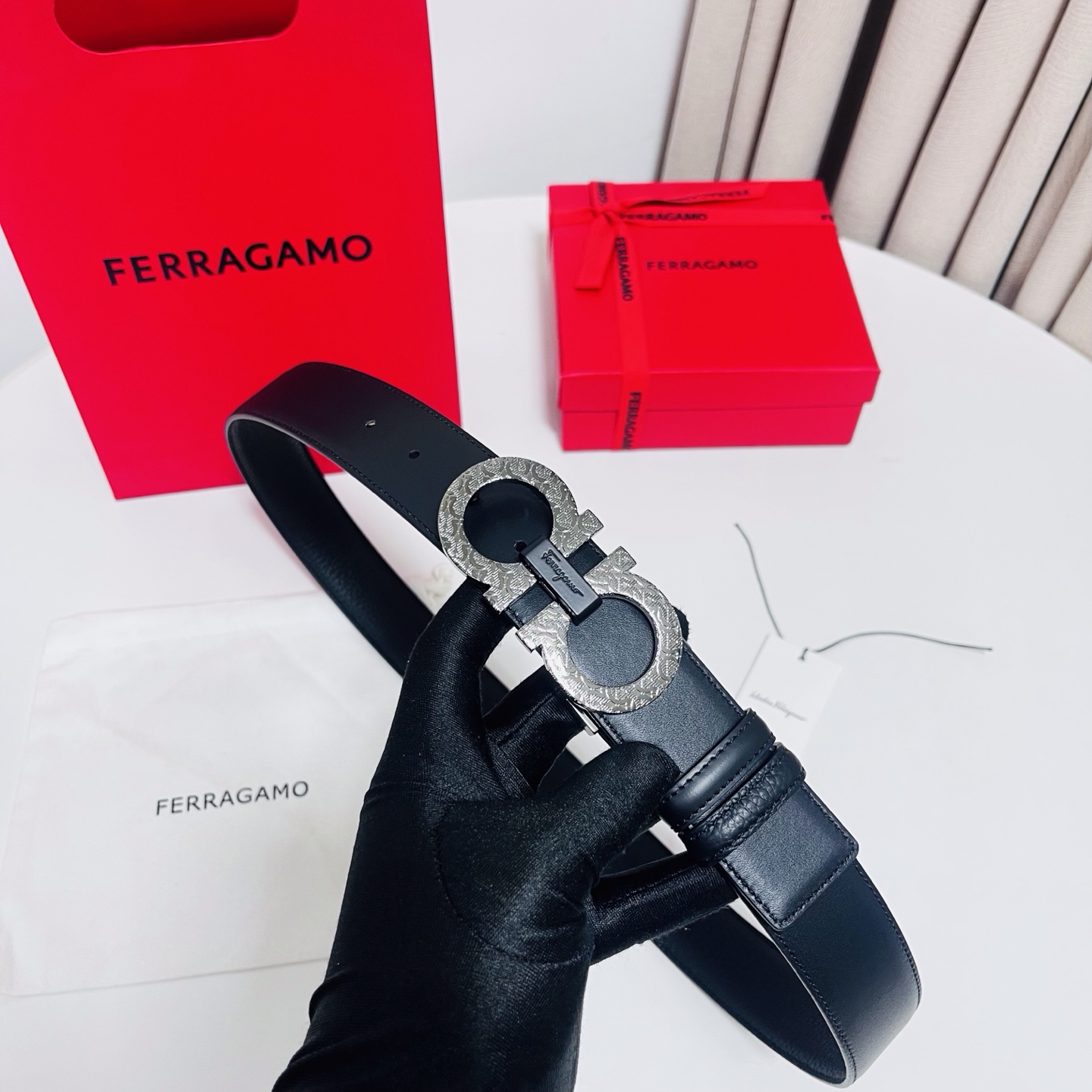 Ferragamo，菲拉格慕 ，宽度3.5cm 高级定制款男士皮带 荔枝皮底双面进口牛皮 可双面使用 自行选择搭配 真材