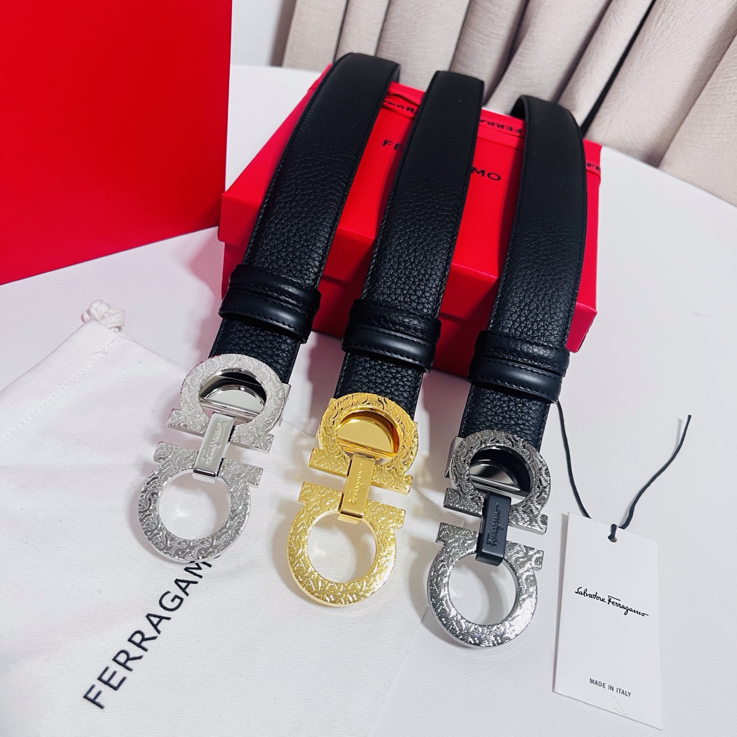 Ferragamo，菲拉格慕 ，宽度3.5cm 高级定制款男士皮带 荔枝皮底双面进口牛皮 可双面使用 自行选择搭配 真材