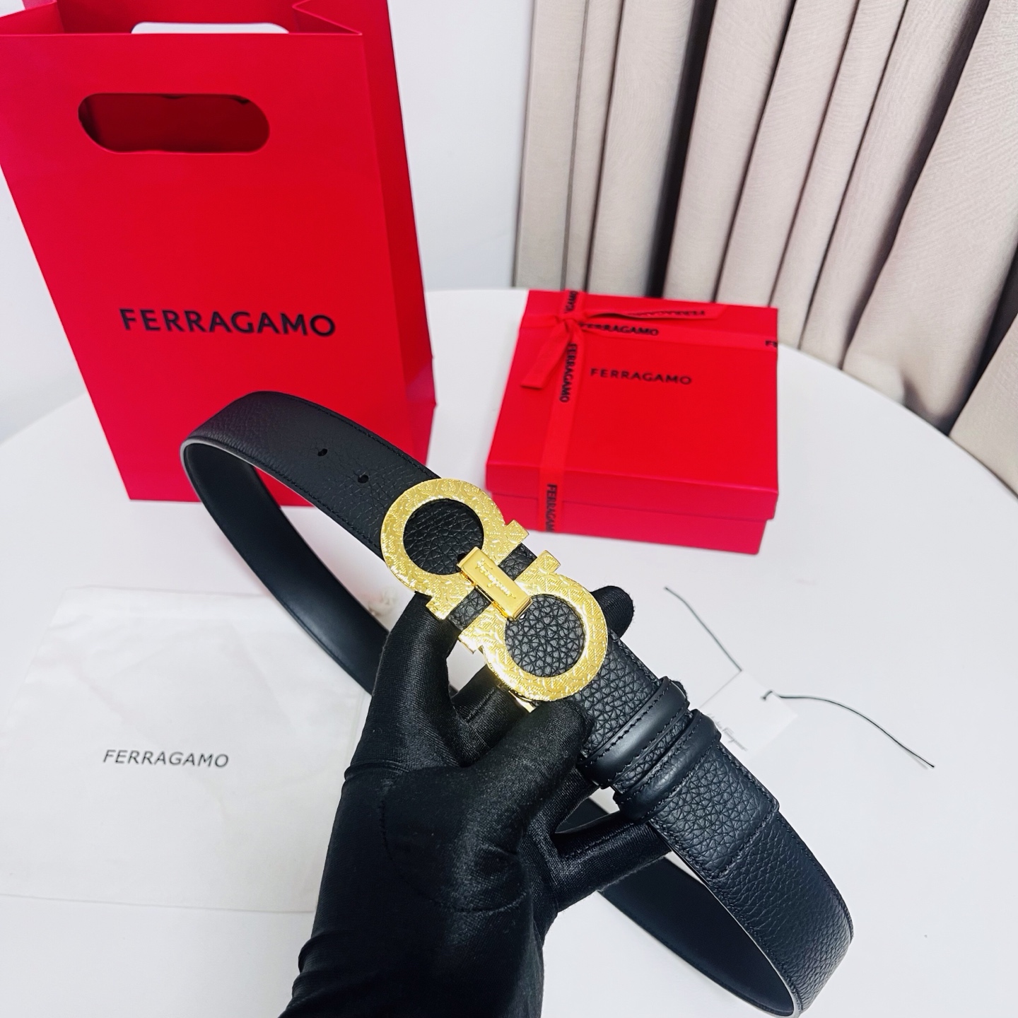 Ferragamo，菲拉格慕 ，宽度3.5cm 高级定制款男士皮带 荔枝皮底双面进口牛皮 可双面使用 自行选择搭配 真材