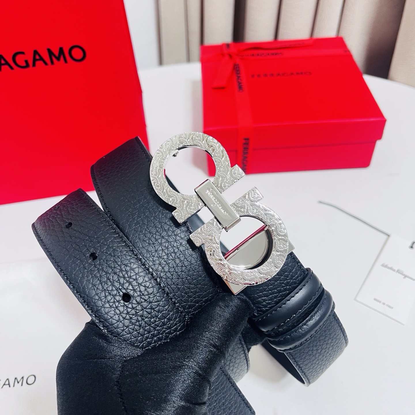 Ferragamo，菲拉格慕 ，宽度3.5cm 高级定制款男士皮带 荔枝皮底双面进口牛皮 可双面使用 自行选择搭配 真材