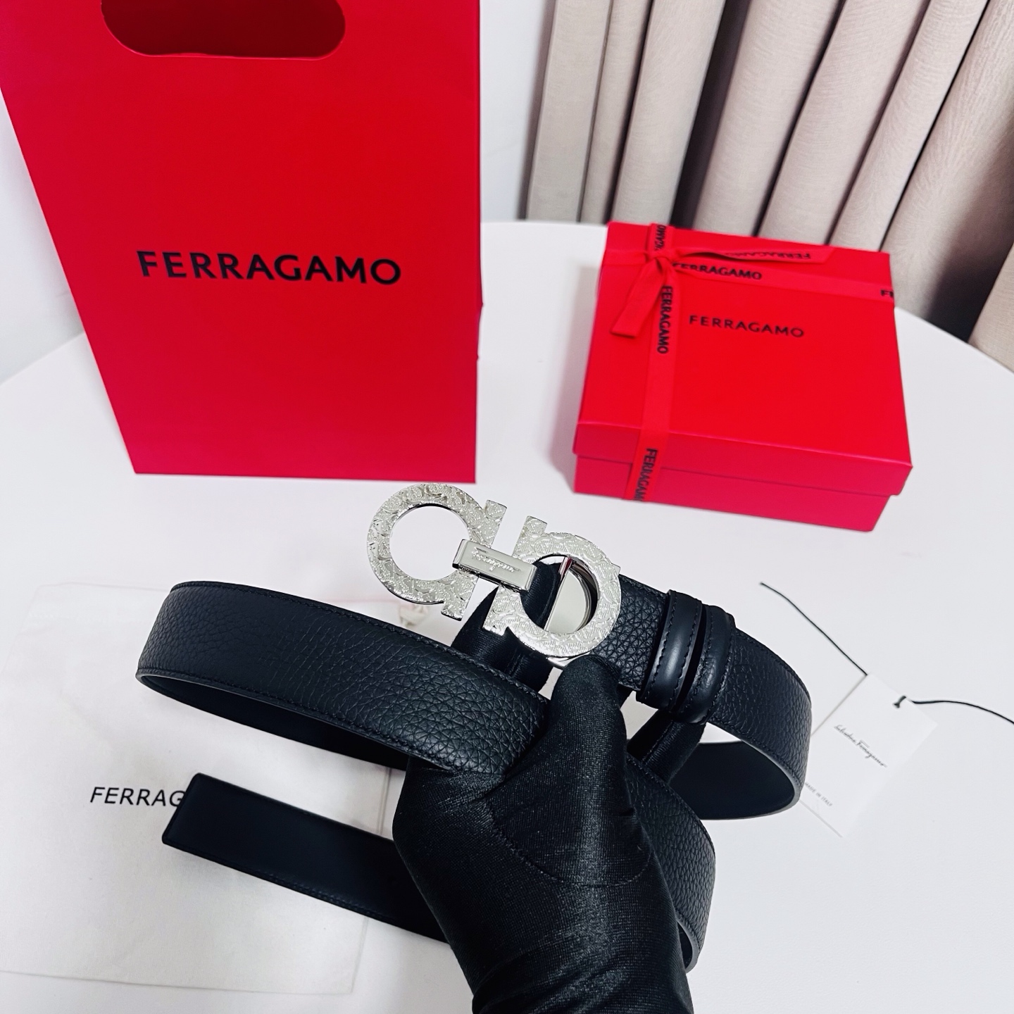 Ferragamo，菲拉格慕 ，宽度3.5cm 高级定制款男士皮带 荔枝皮底双面进口牛皮 可双面使用 自行选择搭配 真材