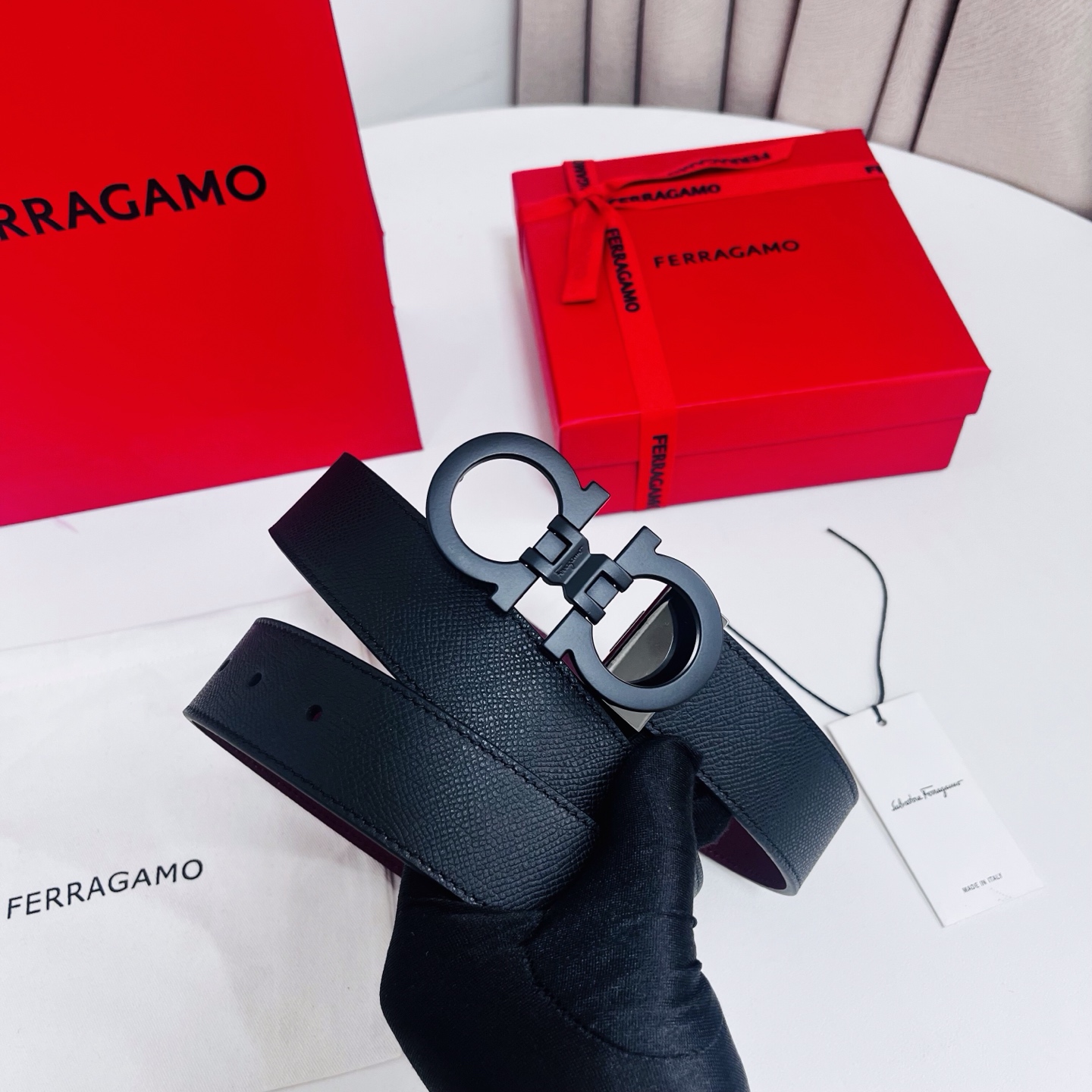 Ferragamo，菲拉格慕 ，宽度3.5cm 高级定制款男士皮带 双面进口牛皮 可双面使用 自行选择搭配 真材实料 很