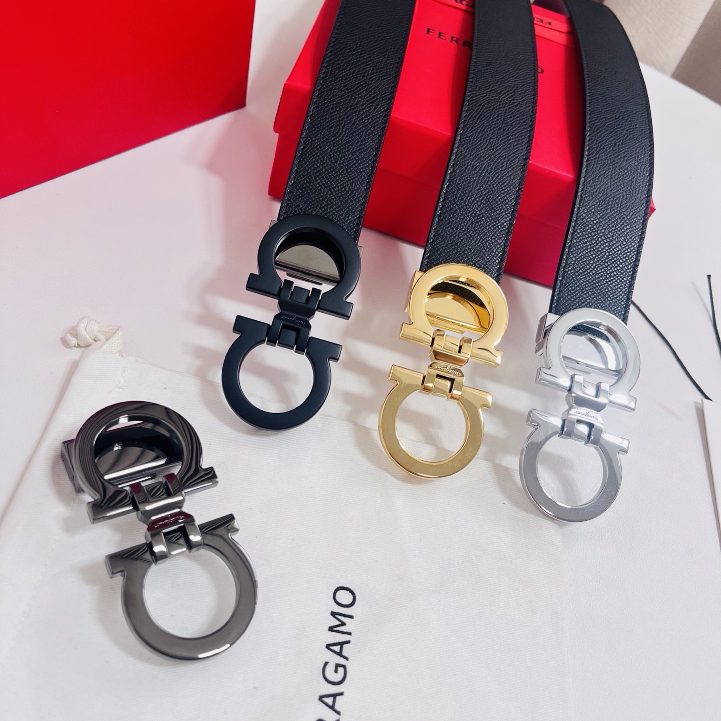Ferragamo，菲拉格慕 ，宽度3.5cm 高级定制款男士皮带 双面进口牛皮 可双面使用 自行选择搭配 真材实料 很