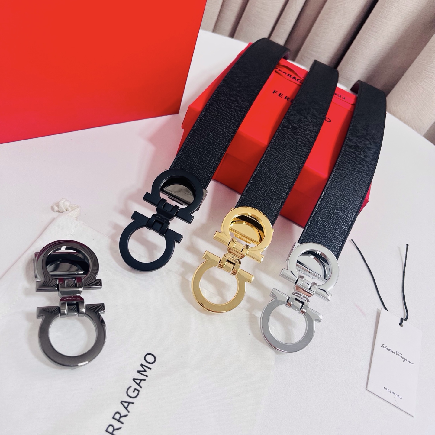 Ferragamo，菲拉格慕 ，宽度3.5cm 高级定制款男士皮带 双面进口牛皮 可双面使用 自行选择搭配 真材实料 很