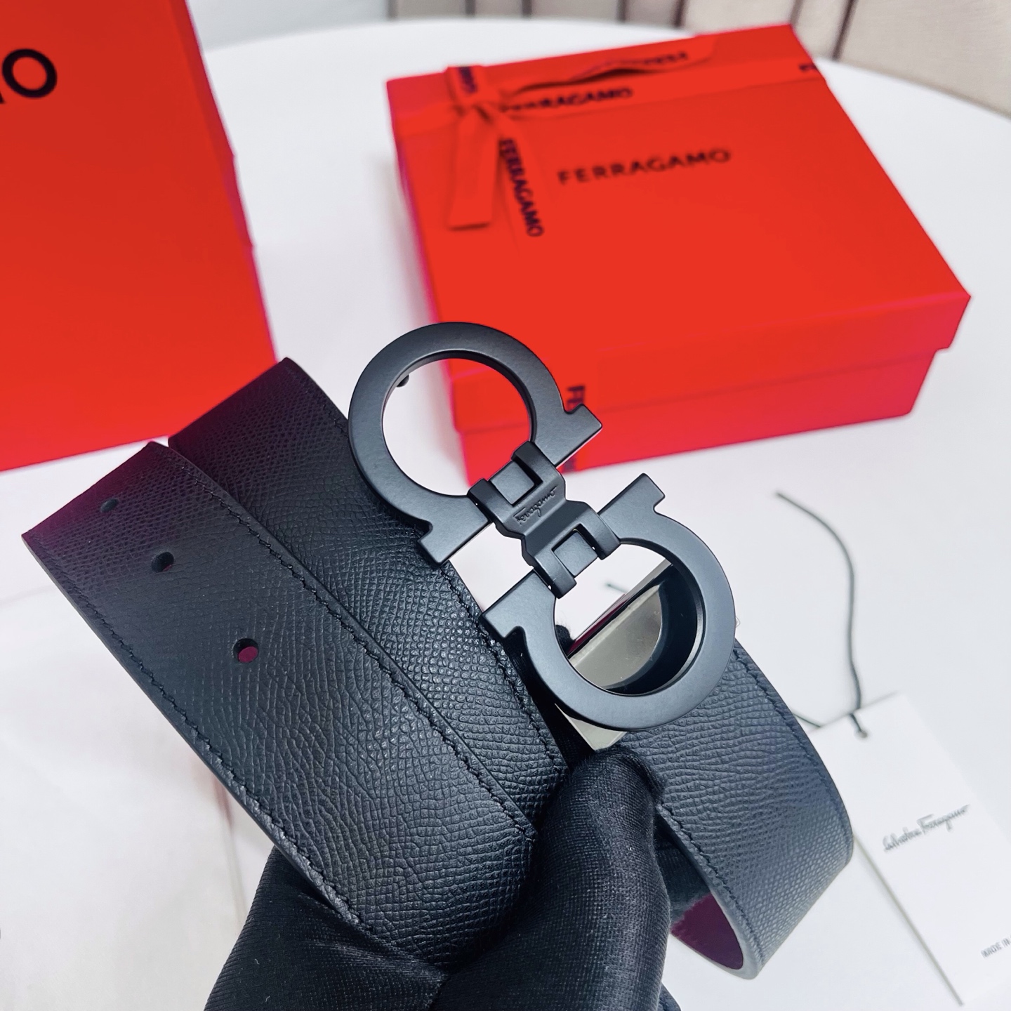 Ferragamo，菲拉格慕 ，宽度3.5cm 高级定制款男士皮带 双面进口牛皮 可双面使用 自行选择搭配 真材实料 很