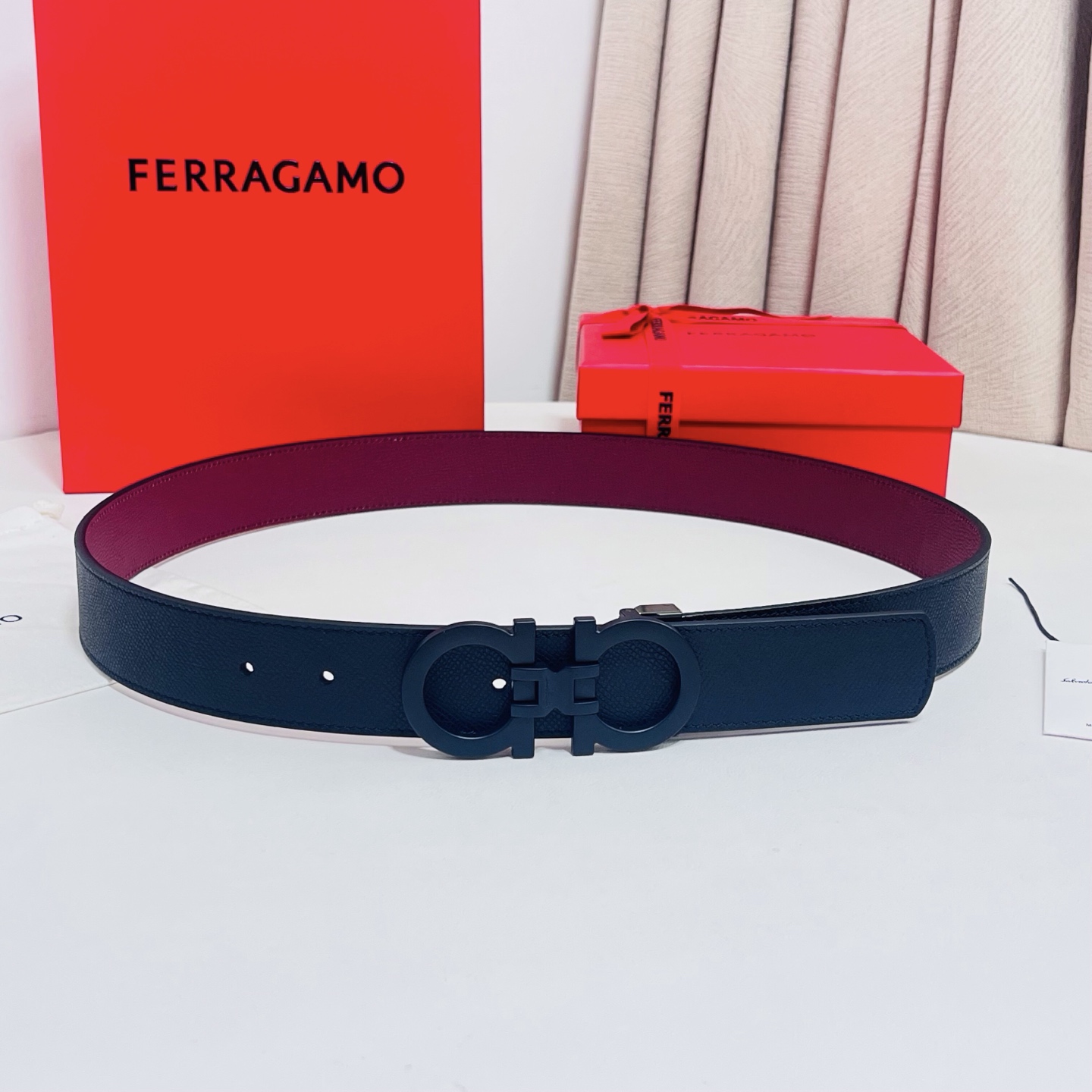 Ferragamo，菲拉格慕 ，宽度3.5cm 高级定制款男士皮带 双面进口牛皮 可双面使用 自行选择搭配 真材实料 很