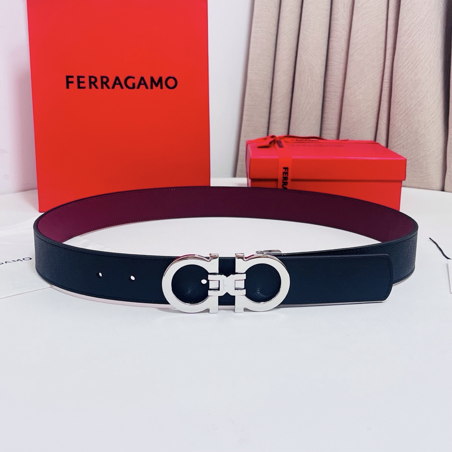 Ferragamo，菲拉格慕 ，宽度3.5cm 高级定制款男士皮带 双面进口牛皮 可双面使用 自行选择搭配 真材实料 很