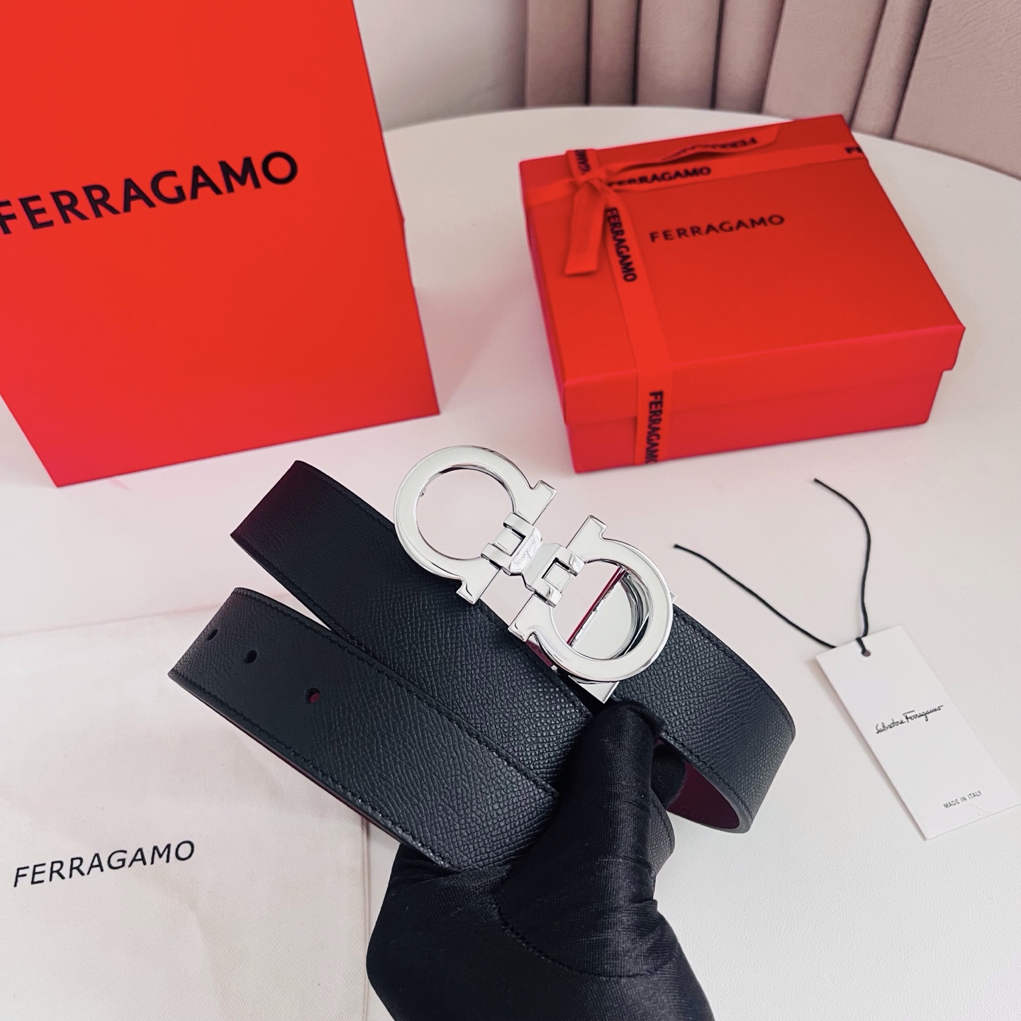 Ferragamo，菲拉格慕 ，宽度3.5cm 高级定制款男士皮带 双面进口牛皮 可双面使用 自行选择搭配 真材实料 很
