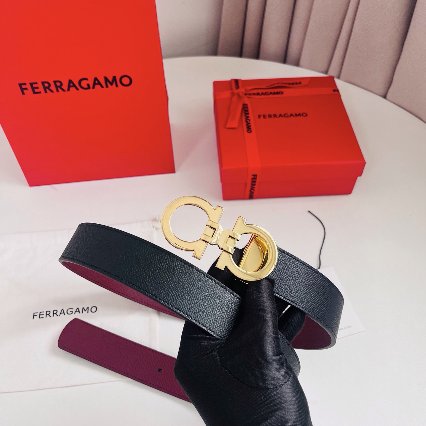 Ferragamo，菲拉格慕 ，宽度3.5cm 高级定制款男士皮带 双面进口牛皮 可双面使用 自行选择搭配 真材实料 很