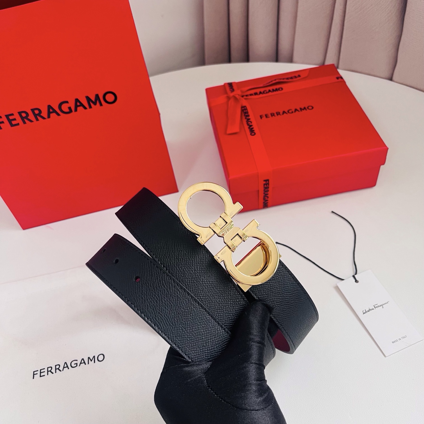 Ferragamo，菲拉格慕 ，宽度3.5cm 高级定制款男士皮带 双面进口牛皮 可双面使用 自行选择搭配 真材实料 很