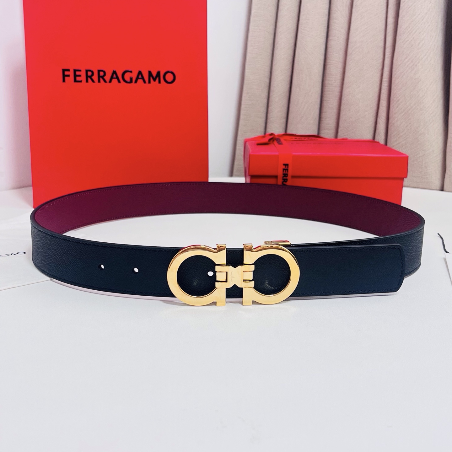 Ferragamo，菲拉格慕 ，宽度3.5cm 高级定制款男士皮带 双面进口牛皮 可双面使用 自行选择搭配 真材实料 很