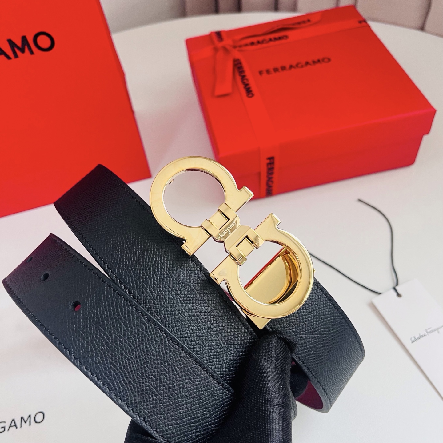 Ferragamo，菲拉格慕 ，宽度3.5cm 高级定制款男士皮带 双面进口牛皮 可双面使用 自行选择搭配 真材实料 很