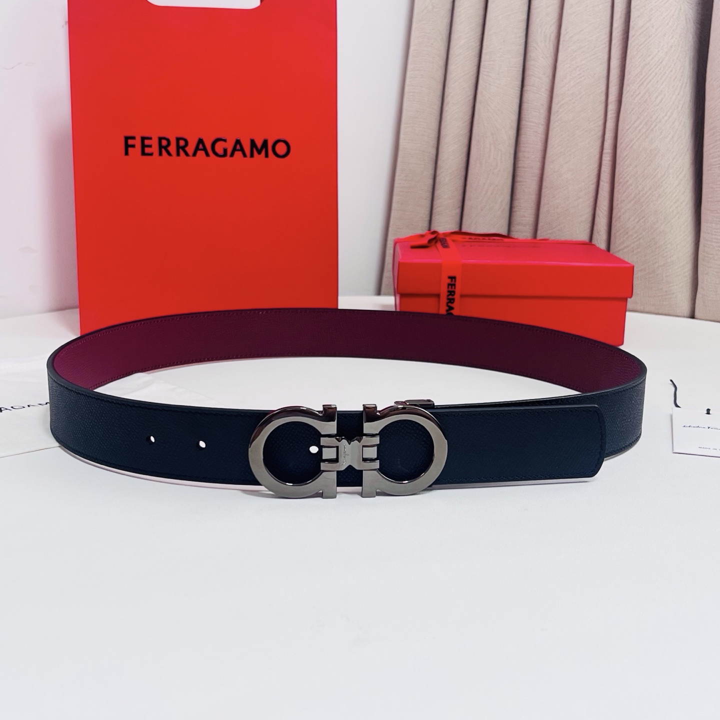 Ferragamo，菲拉格慕 ，宽度3.5cm 高级定制款男士皮带 双面进口牛皮 可双面使用 自行选择搭配 真材实料 很