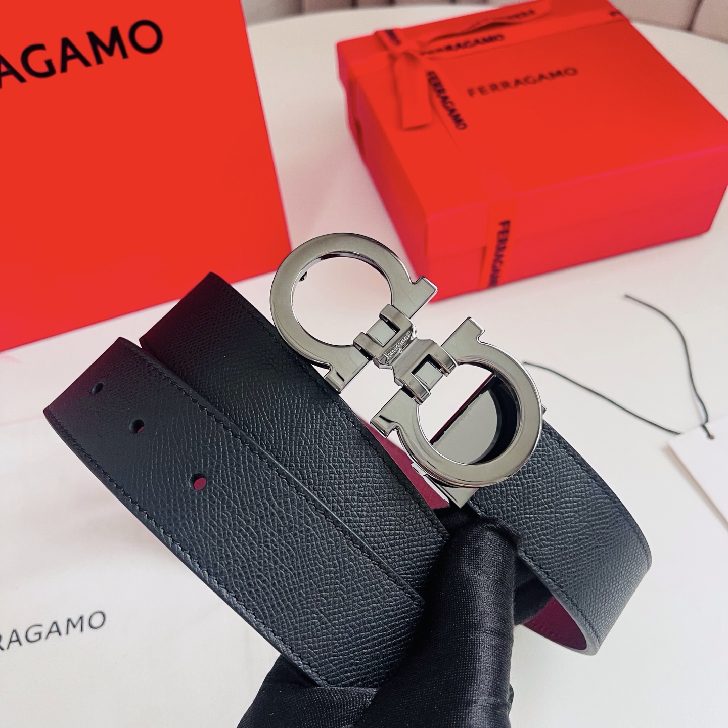 Ferragamo，菲拉格慕 ，宽度3.5cm 高级定制款男士皮带 双面进口牛皮 可双面使用 自行选择搭配 真材实料 很
