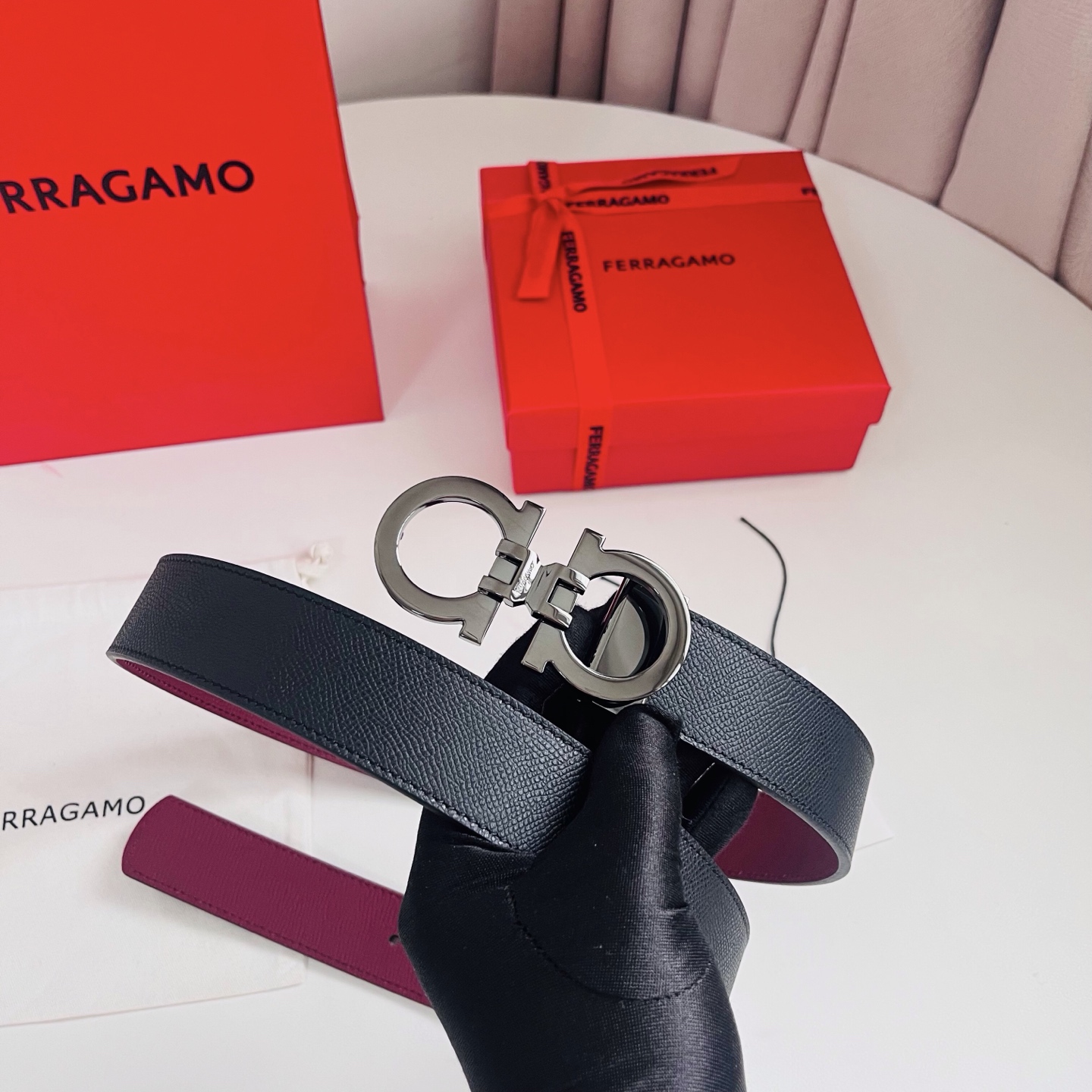 Ferragamo，菲拉格慕 ，宽度3.5cm 高级定制款男士皮带 双面进口牛皮 可双面使用 自行选择搭配 真材实料 很
