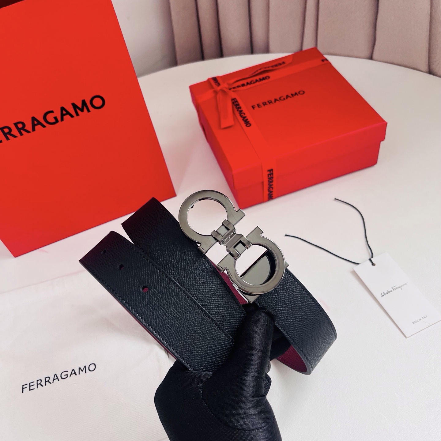 Ferragamo，菲拉格慕 ，宽度3.5cm 高级定制款男士皮带 双面进口牛皮 可双面使用 自行选择搭配 真材实料 很