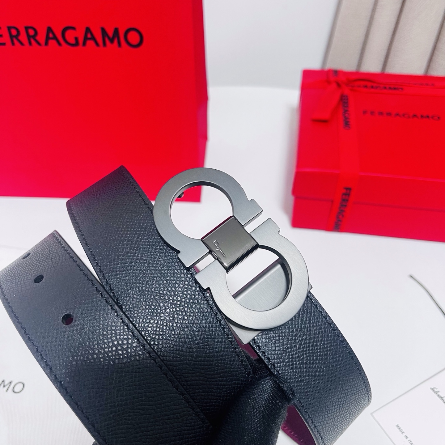 Ferragamo，菲拉格慕 ，宽度3.5cm 高级定制款男士皮带 双面进口牛皮 可双面使用 自行选择搭配 真材实料 很