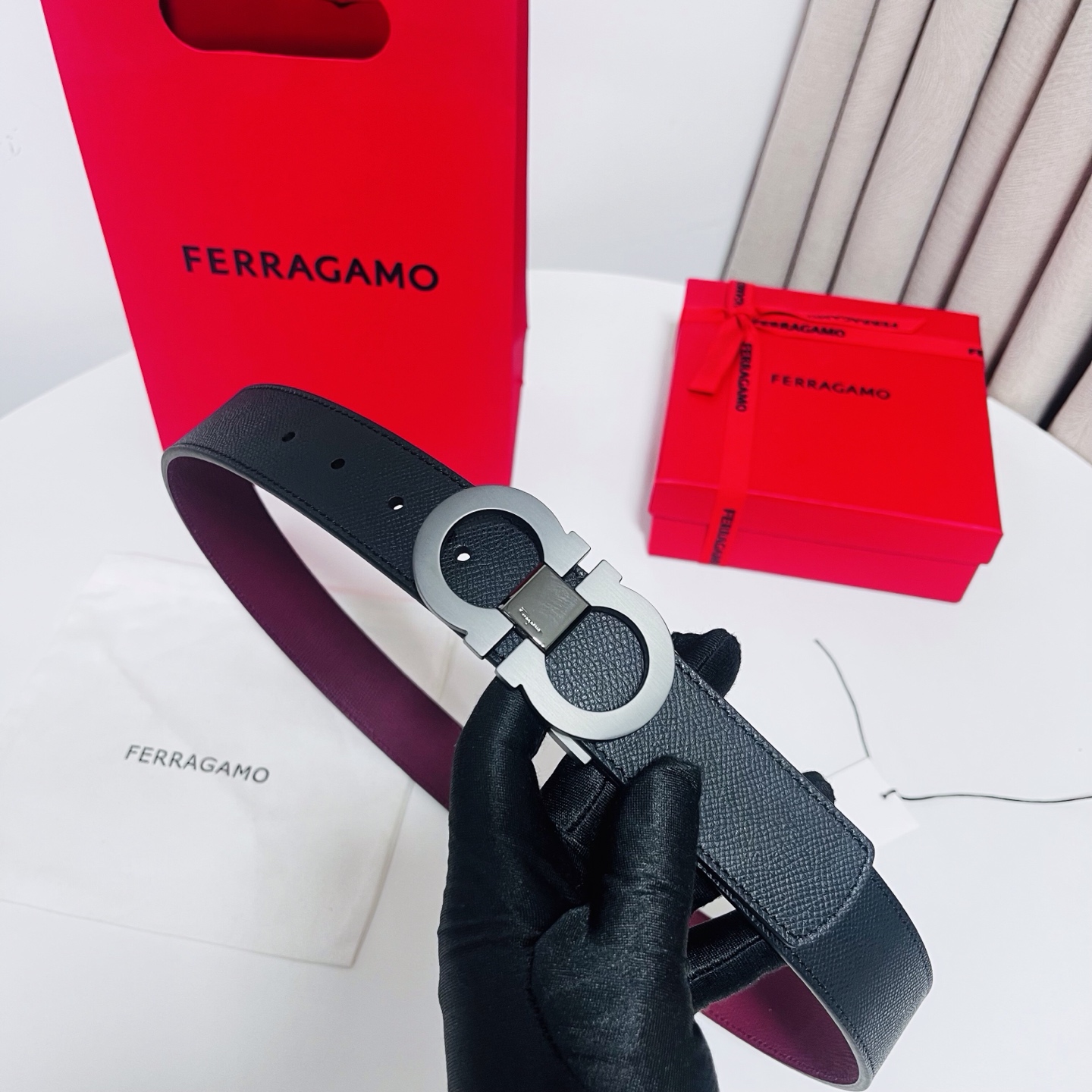 Ferragamo，菲拉格慕 ，宽度3.5cm 高级定制款男士皮带 双面进口牛皮 可双面使用 自行选择搭配 真材实料 很