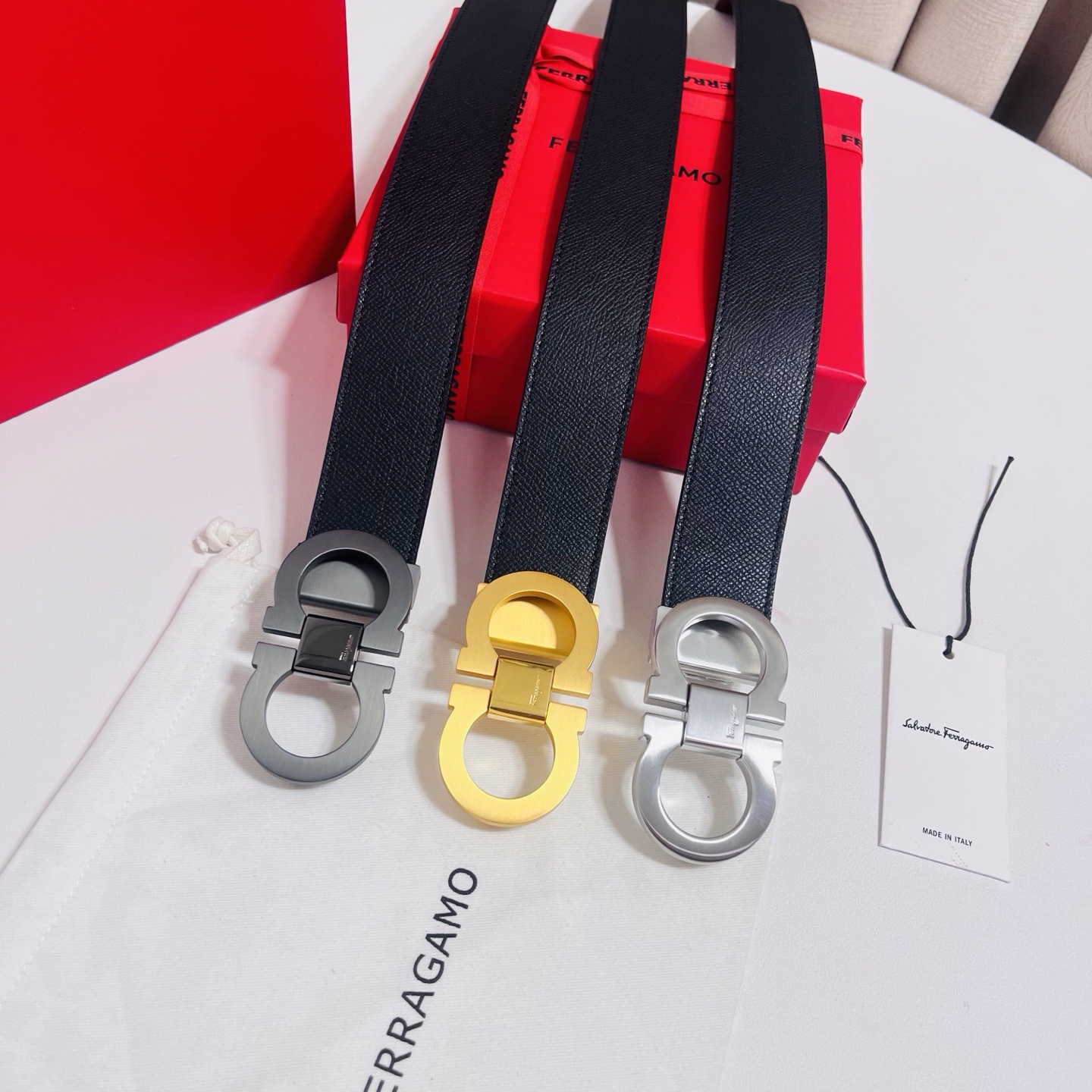 Ferragamo，菲拉格慕 ，宽度3.5cm 高级定制款男士皮带 双面进口牛皮 可双面使用 自行选择搭配 真材实料 很