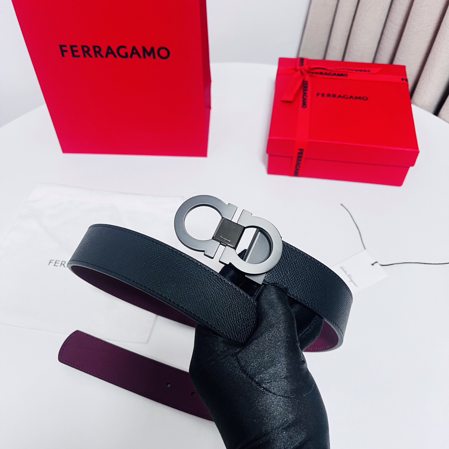 Ferragamo，菲拉格慕 ，宽度3.5cm 高级定制款男士皮带 双面进口牛皮 可双面使用 自行选择搭配 真材实料 很