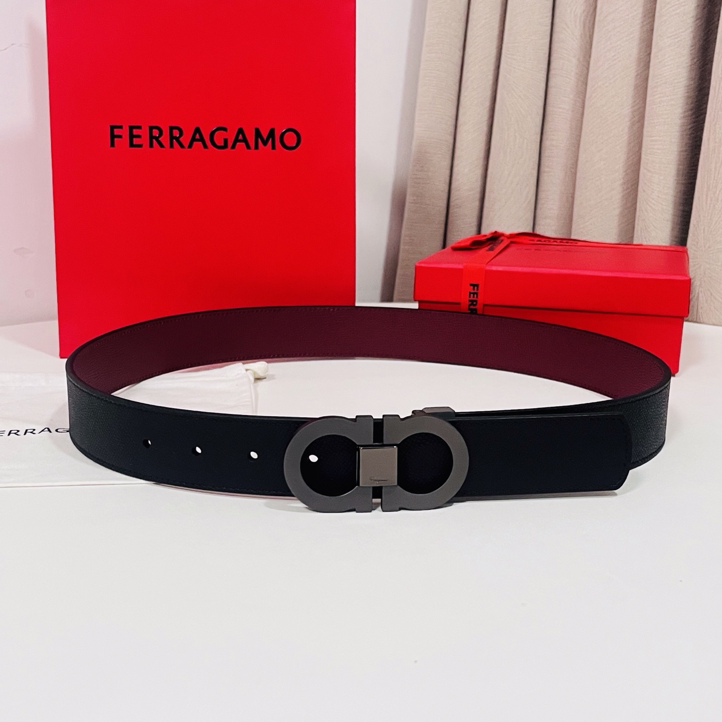 Ferragamo，菲拉格慕 ，宽度3.5cm 高级定制款男士皮带 双面进口牛皮 可双面使用 自行选择搭配 真材实料 很