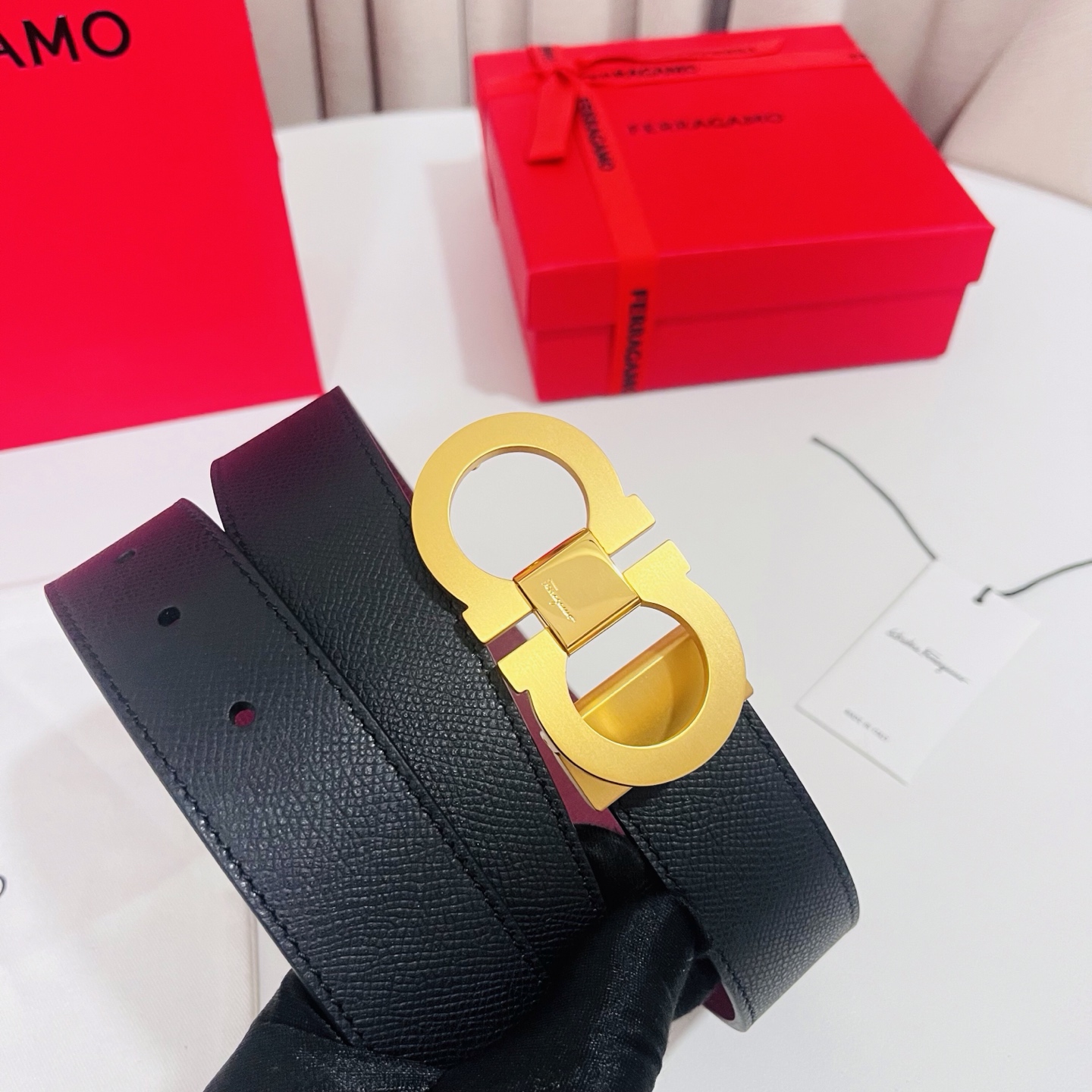 Ferragamo，菲拉格慕 ，宽度3.5cm 高级定制款男士皮带 双面进口牛皮 可双面使用 自行选择搭配 真材实料 很