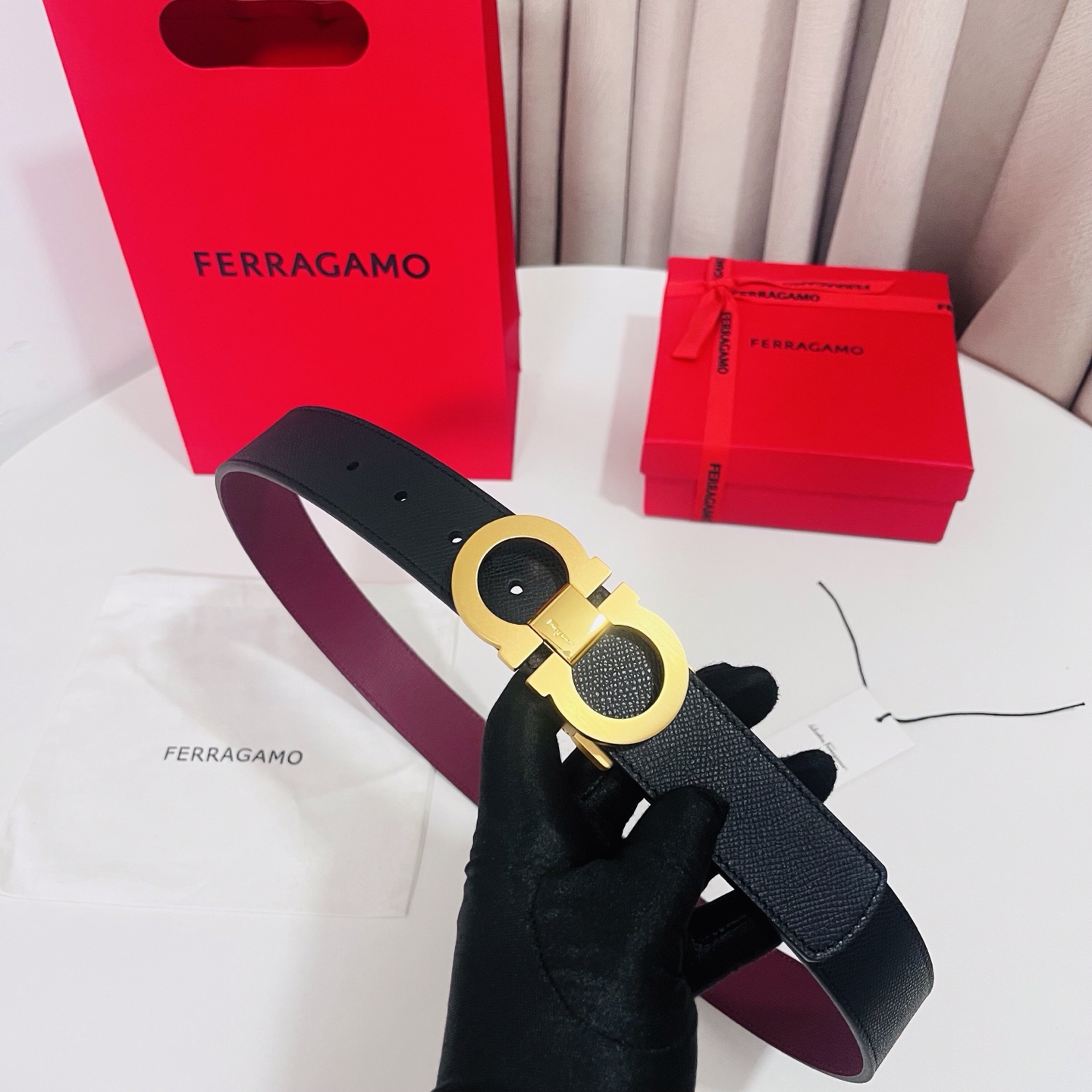 Ferragamo，菲拉格慕 ，宽度3.5cm 高级定制款男士皮带 双面进口牛皮 可双面使用 自行选择搭配 真材实料 很