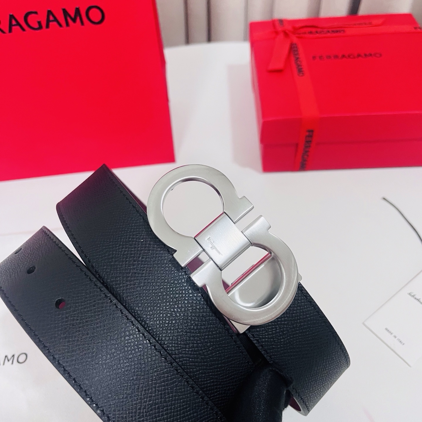 Ferragamo，菲拉格慕 ，宽度3.5cm 高级定制款男士皮带 双面进口牛皮 可双面使用 自行选择搭配 真材实料 很